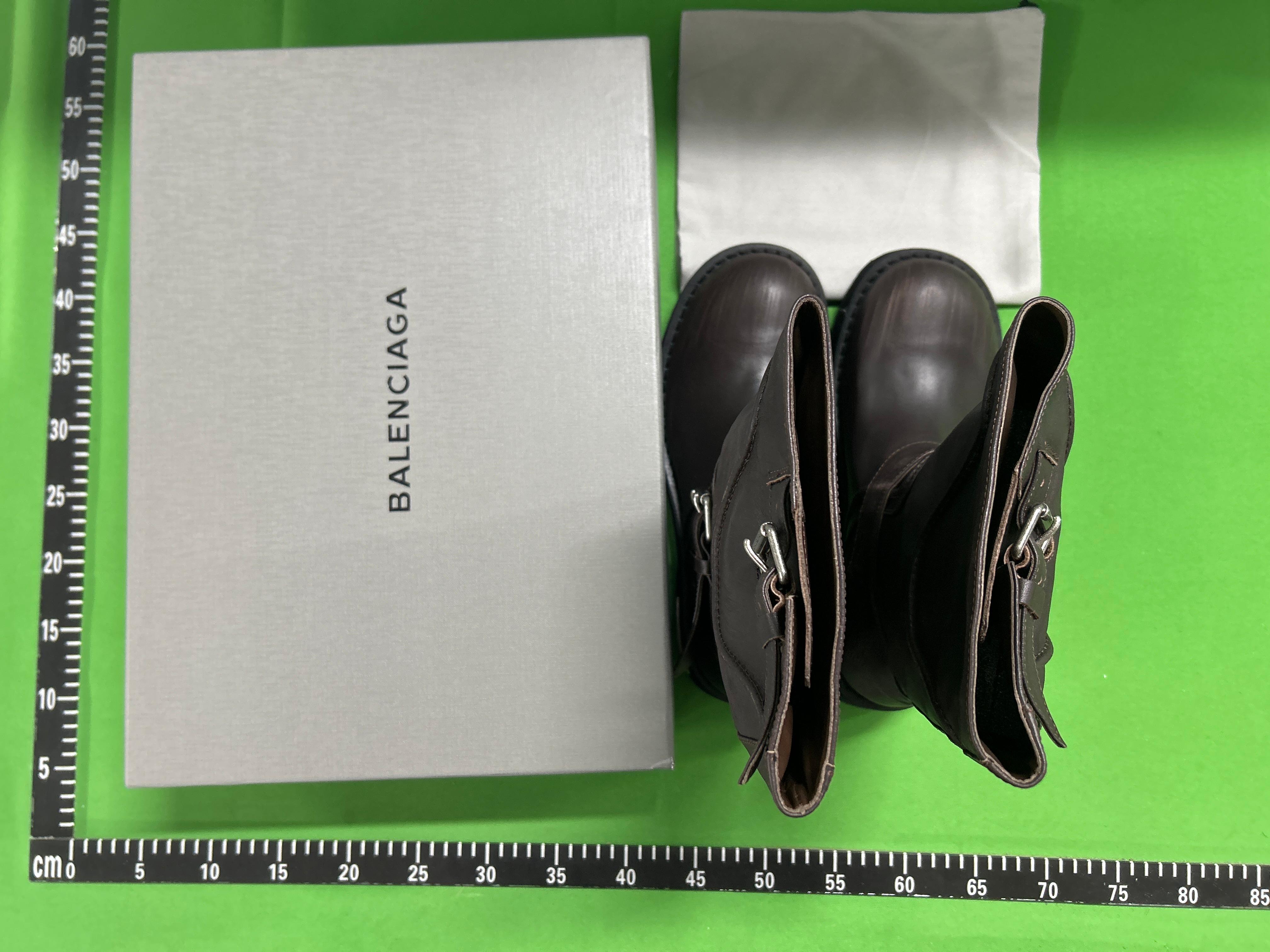 Foto QC 2 de Balenciaga Venom Calfskin High Boot Dark Brown