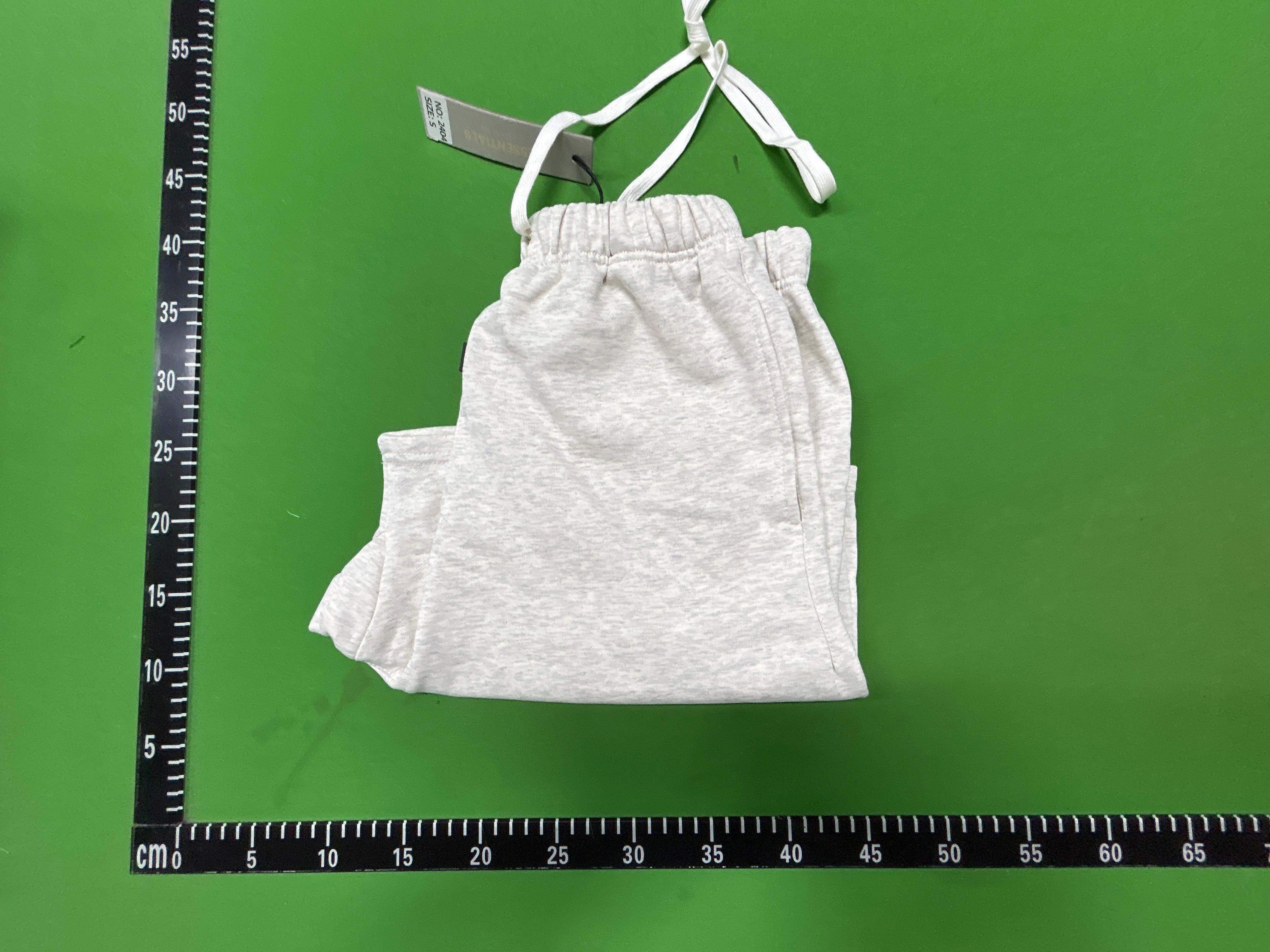 Foto QC 8 de Fear of God Essentials Sweat Shorts Loose Grey