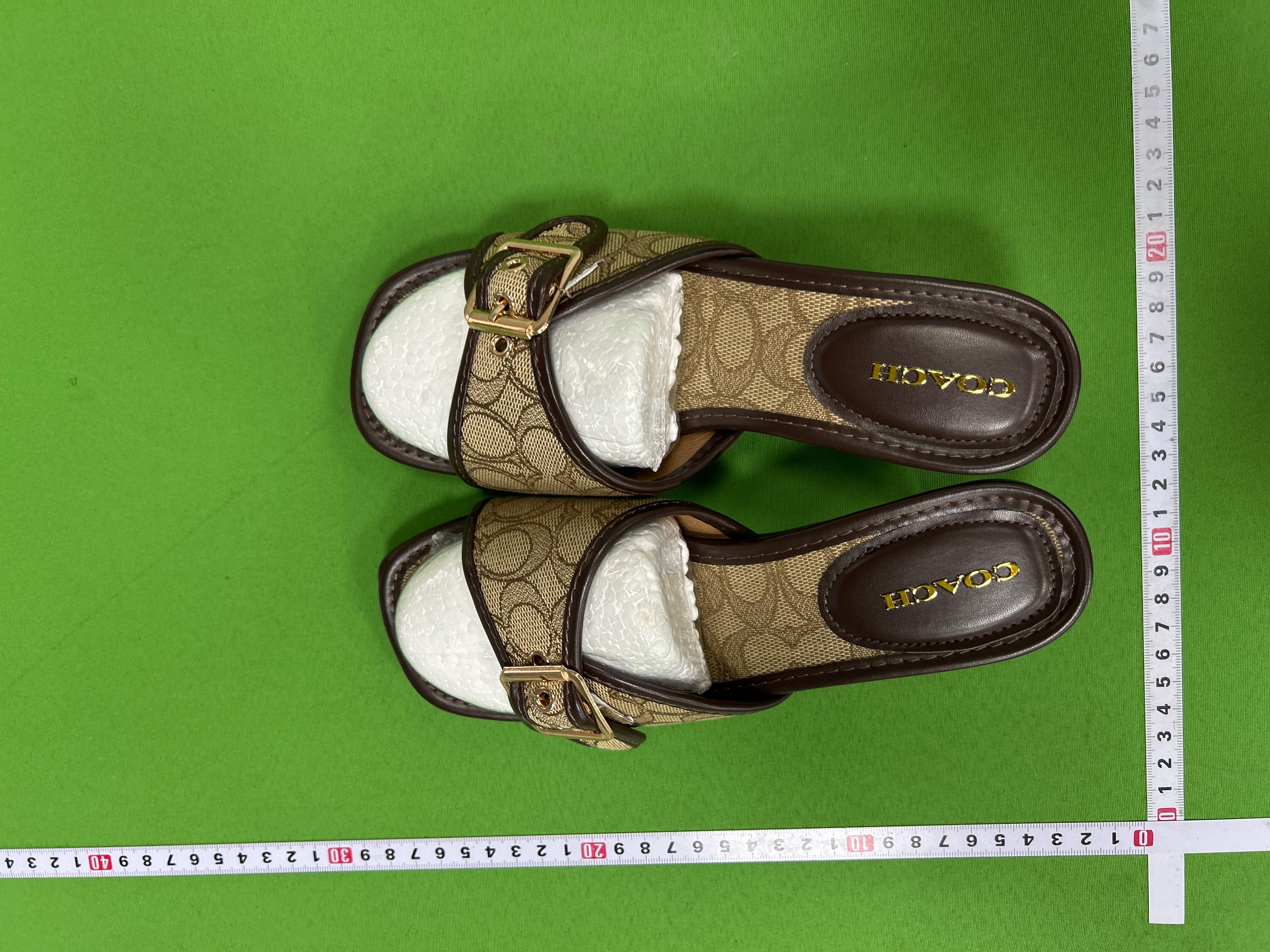 Foto QC 1 de Coach Margot Kitten Heel Slide Sandals Signature Jacquard Buckle