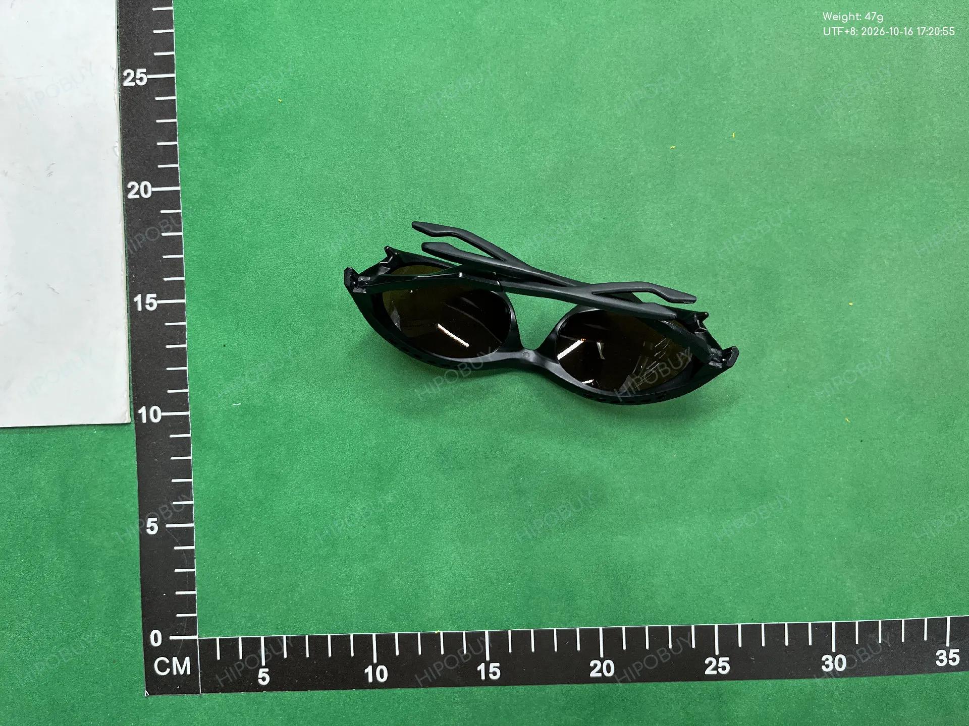 Foto QC 5 de Oakley Plantaris O Matter Sunglasses Matte Black Prizm Violet (OO9437)