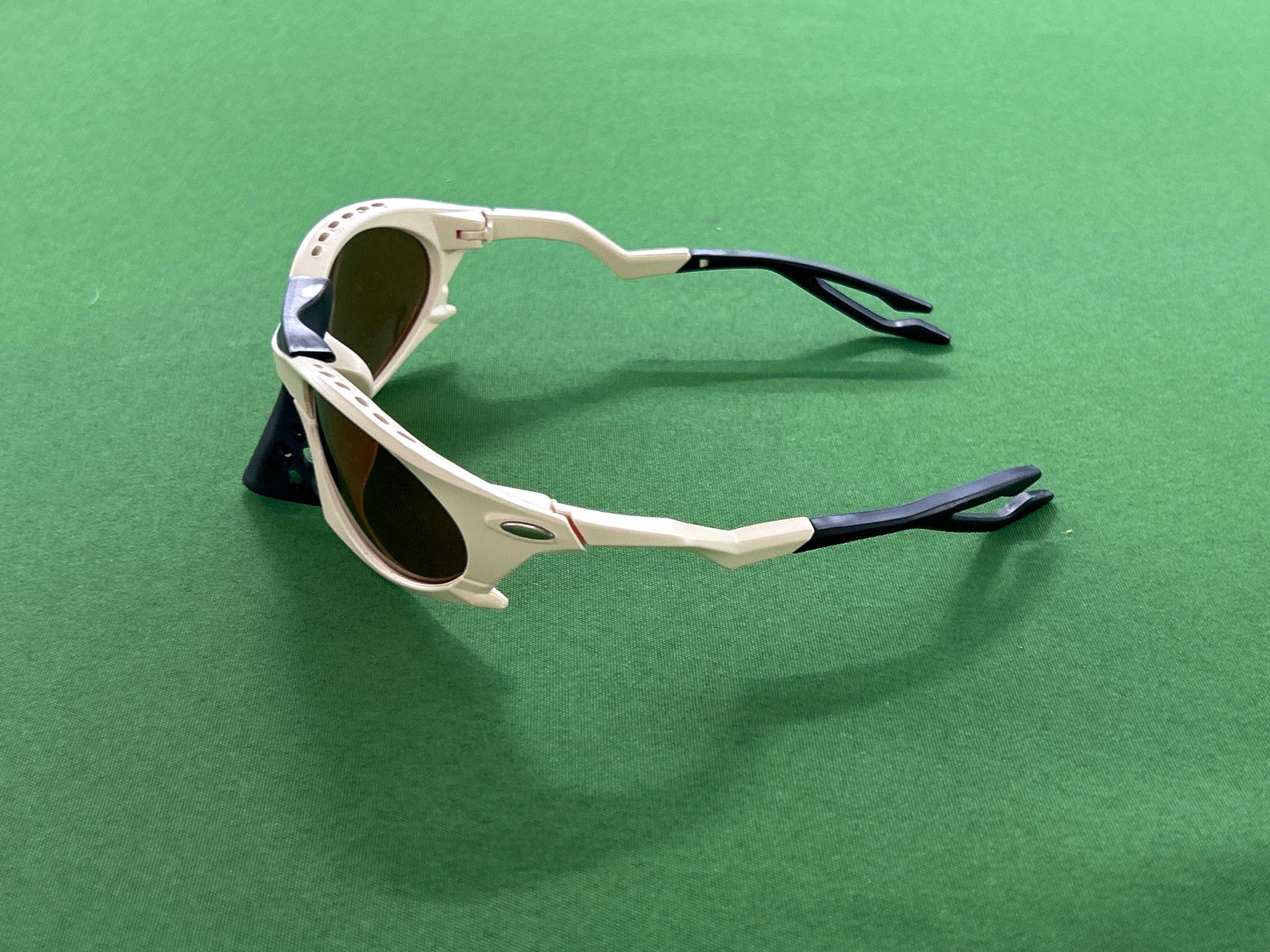 Foto QC 8 de Oakley Plantaris O Matter Sunglasses Matte Black Prizm Violet (OO9437)