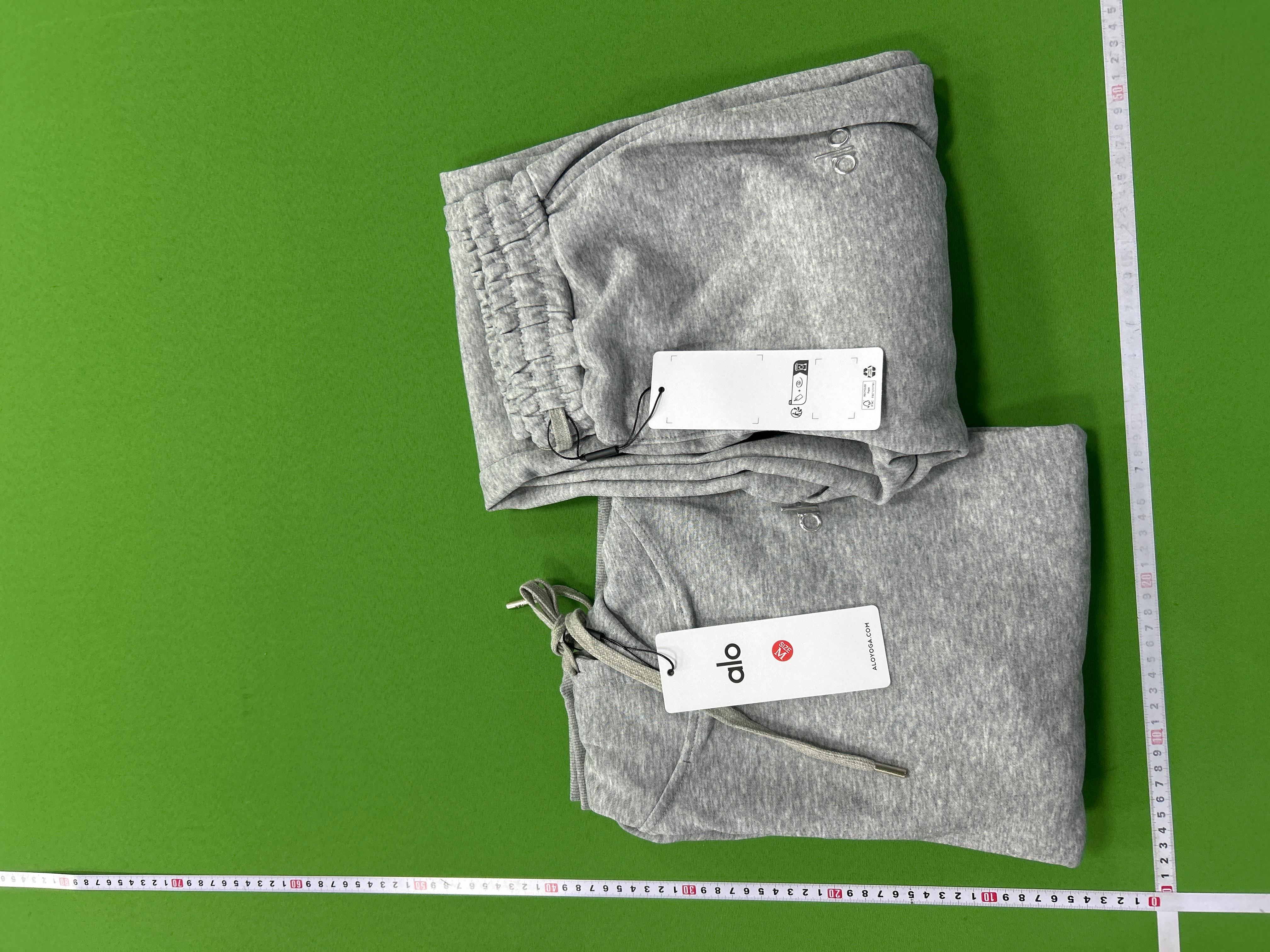 Foto QC 1 de Alo Yoga Accolade Set 2-Piece Black