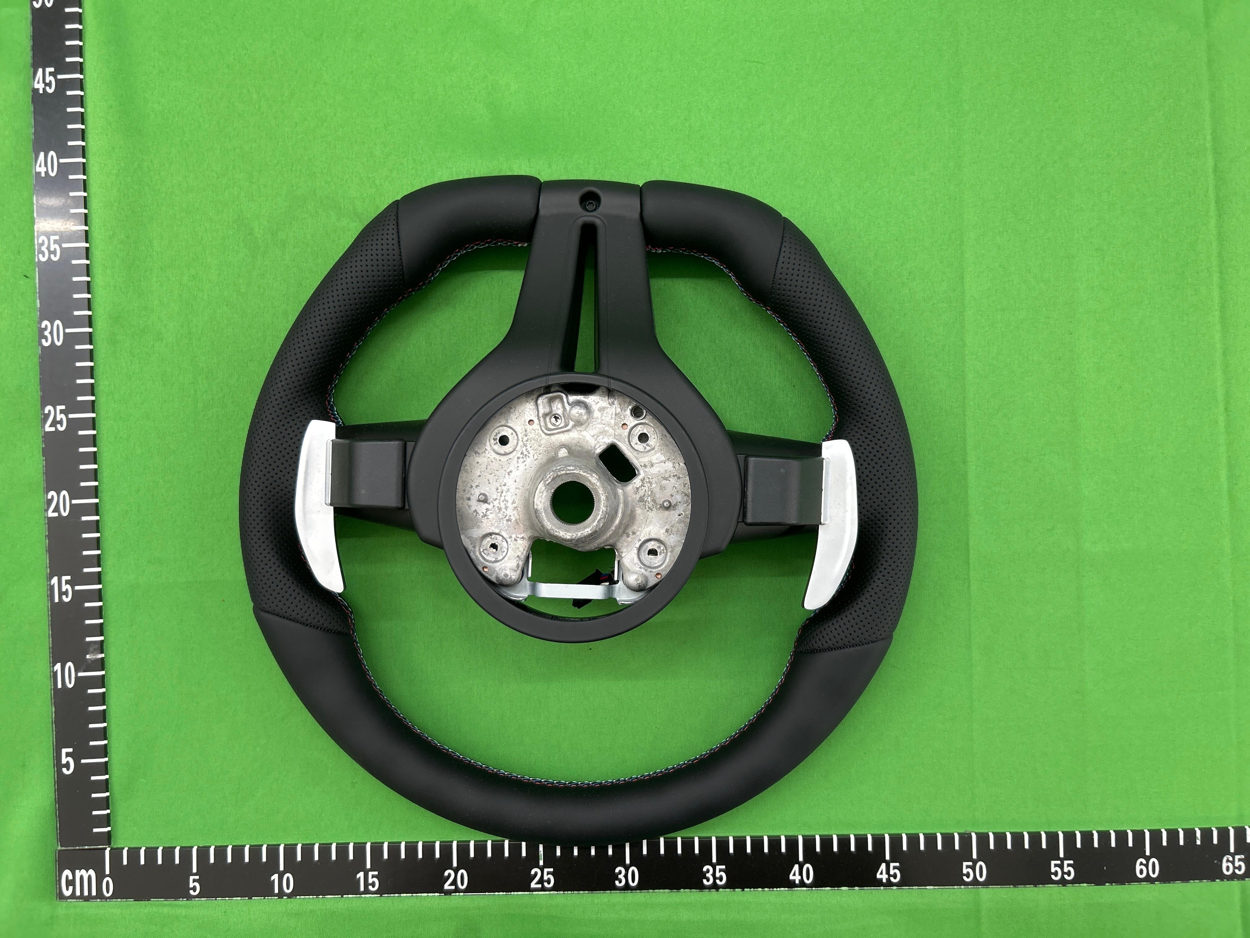 Foto QC 7 de BMW Flat-Bottom Sports Steering Wheel Black