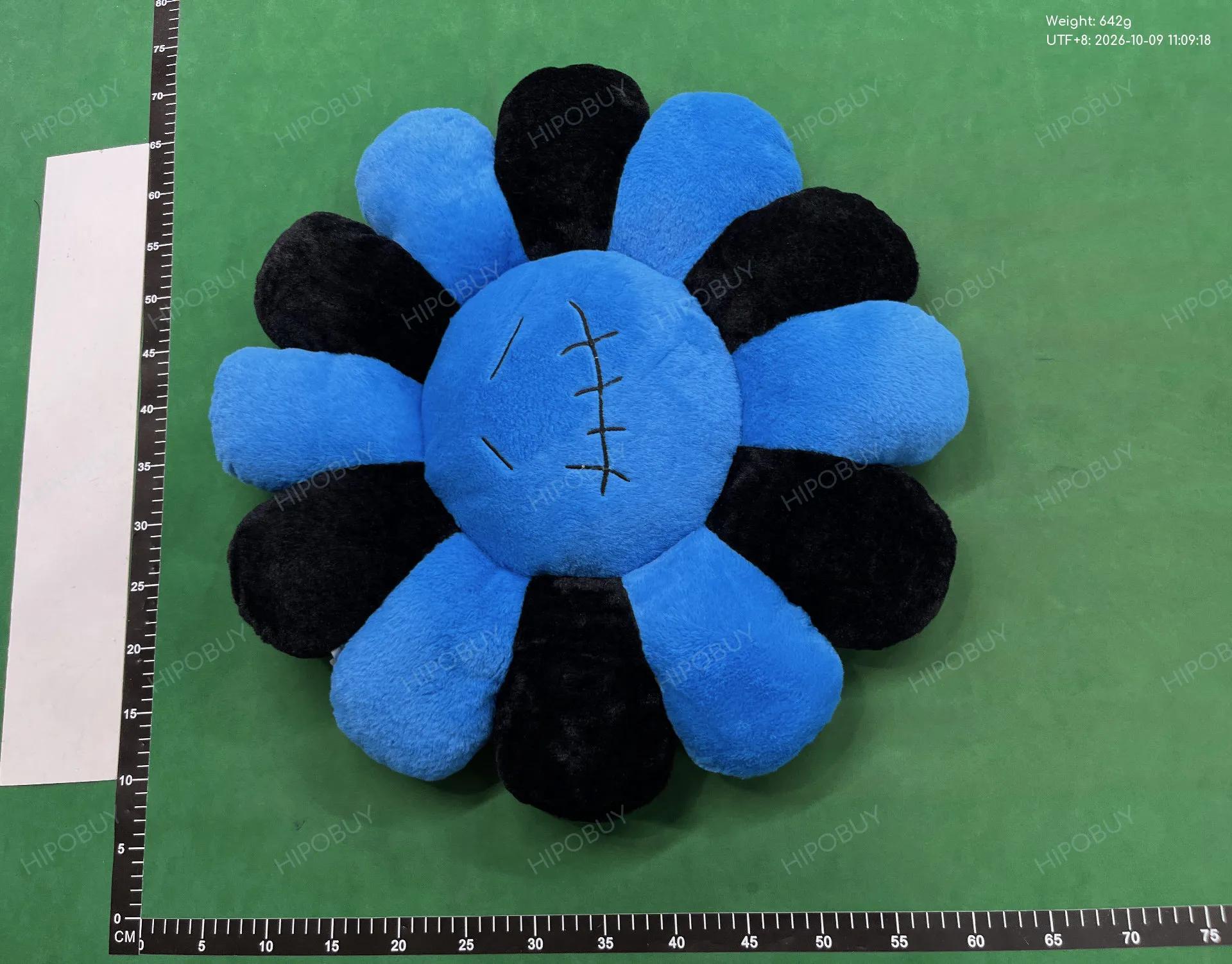 Foto QC 8 de Takashi Murakami Flower Cushion Blue/Black