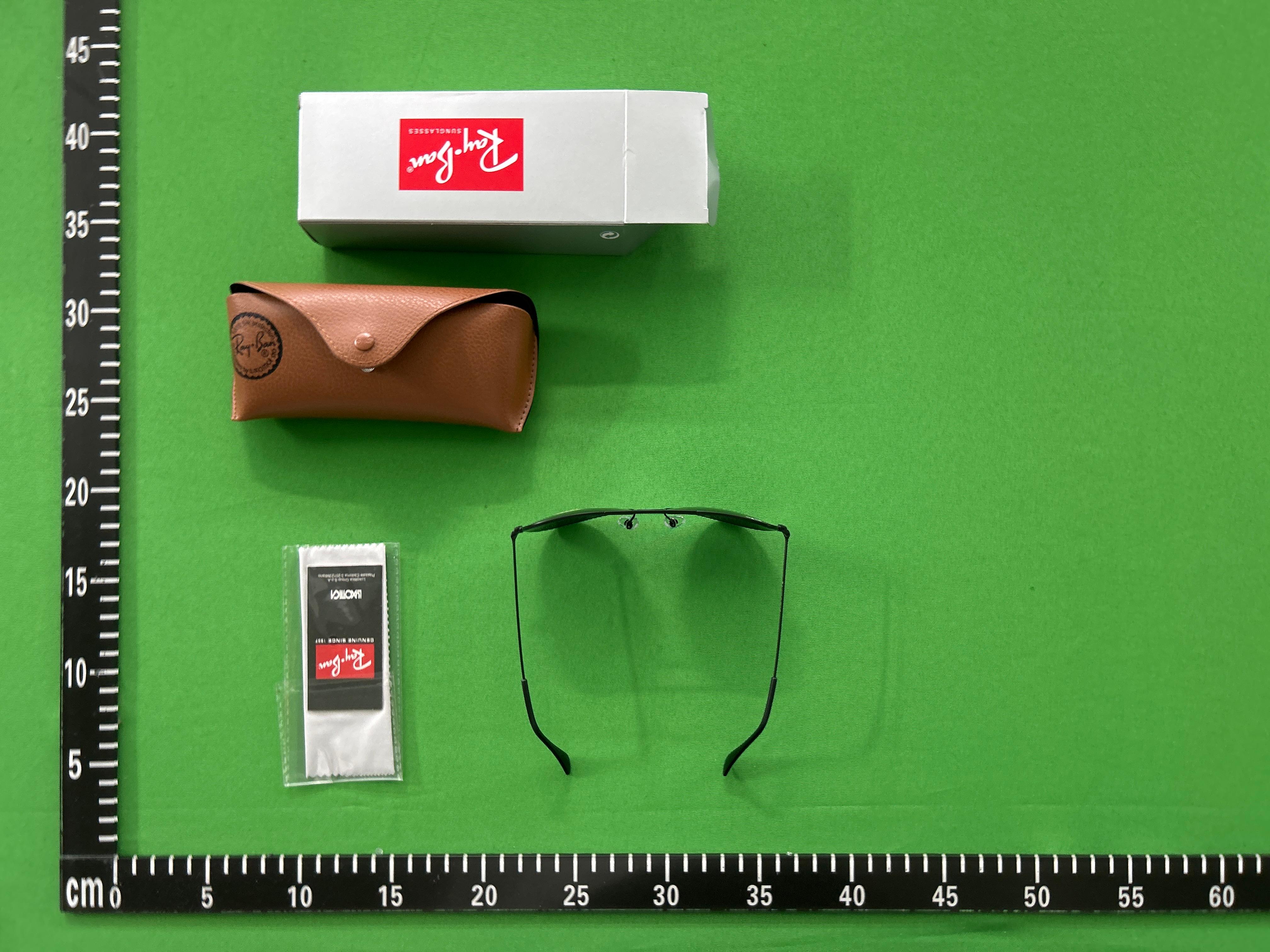 Foto QC 2 de Ray-Ban Wayfarer Acetate Sunglasses Black Gray (RB2140)
