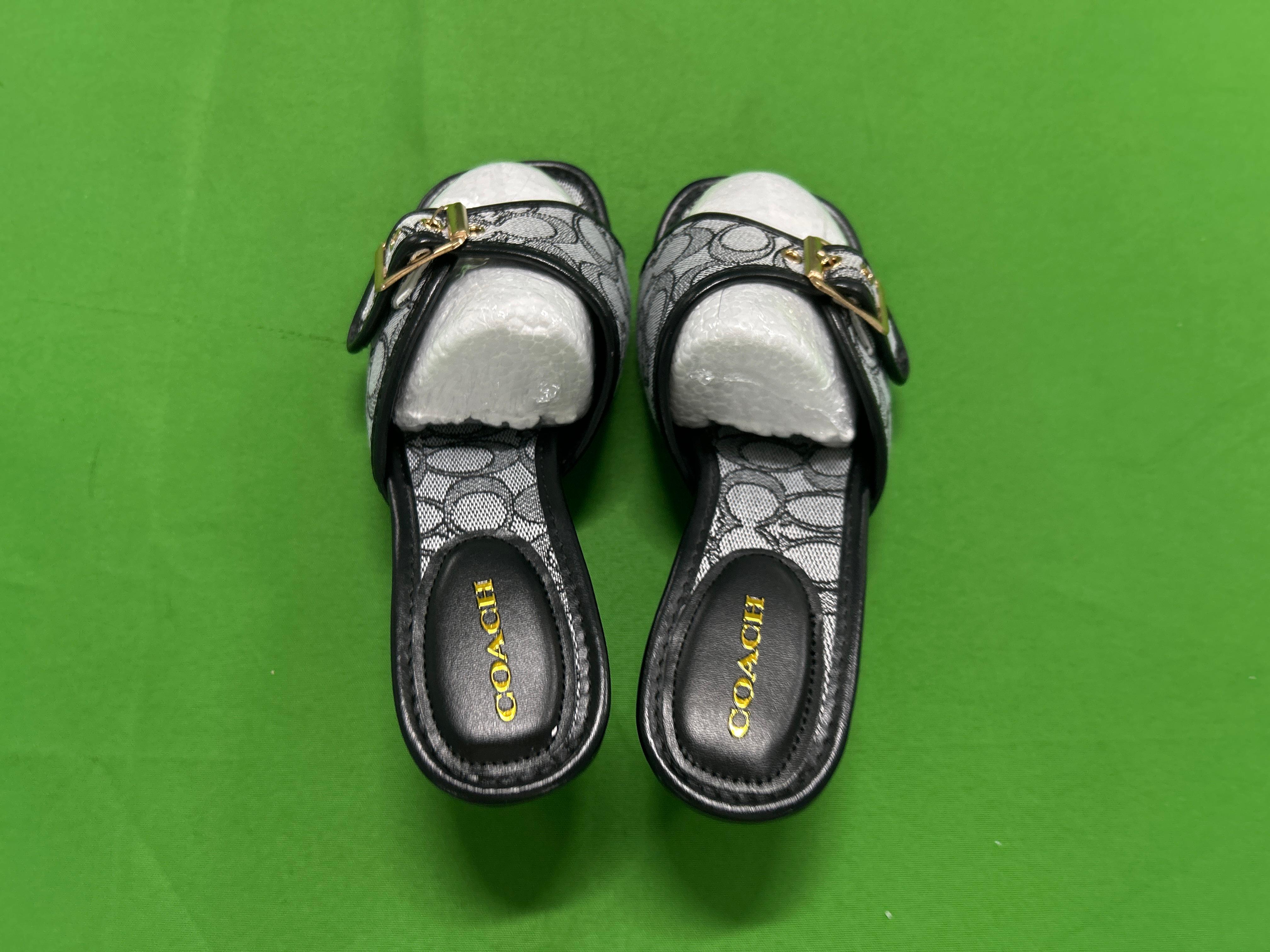 Foto QC 8 de Coach Margot Kitten Heel Slide Sandals Signature Jacquard Buckle