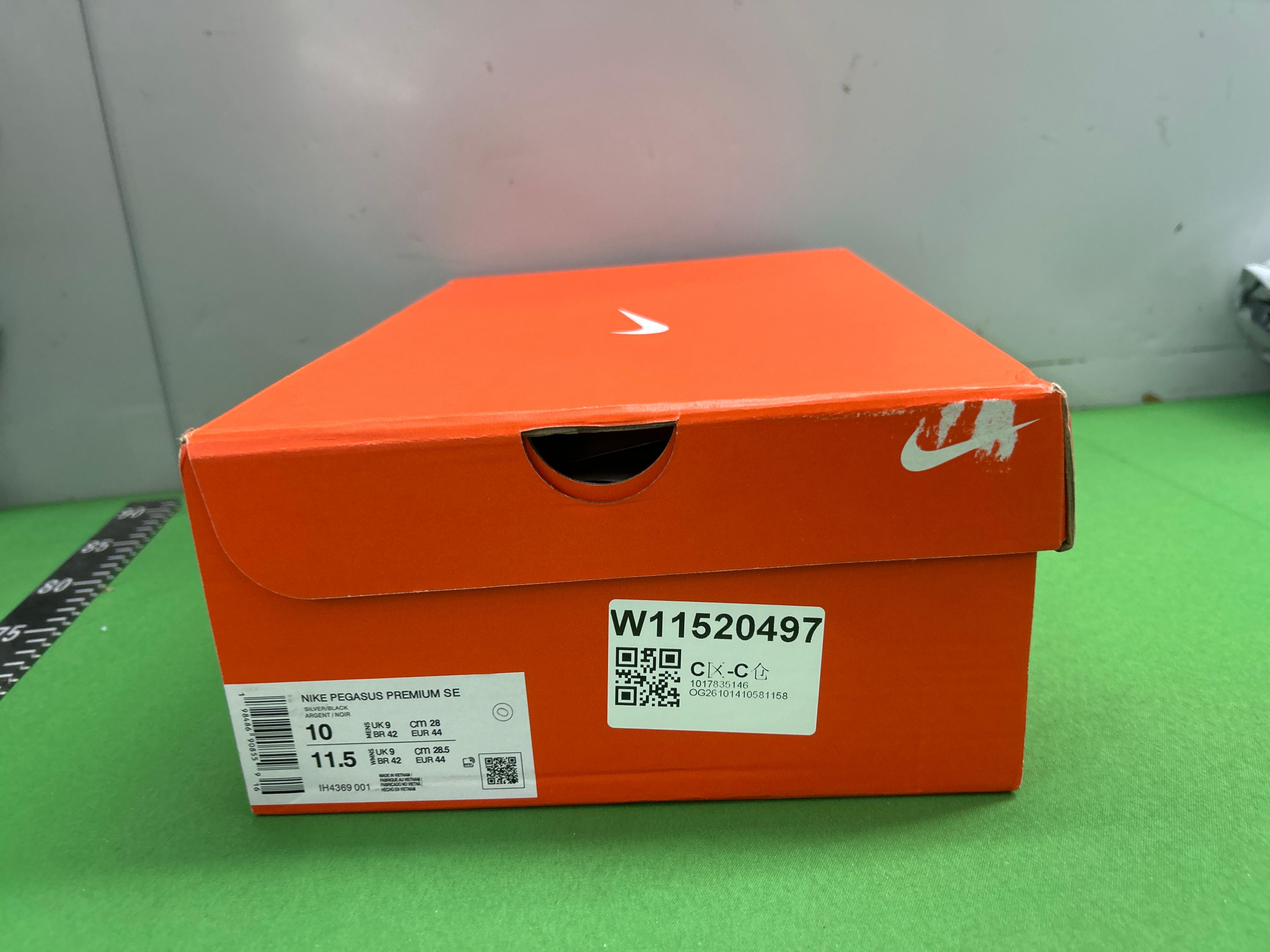 Foto QC 1 de Nike Pegasus Premium SP Black Metallic Silver White IH4369-001