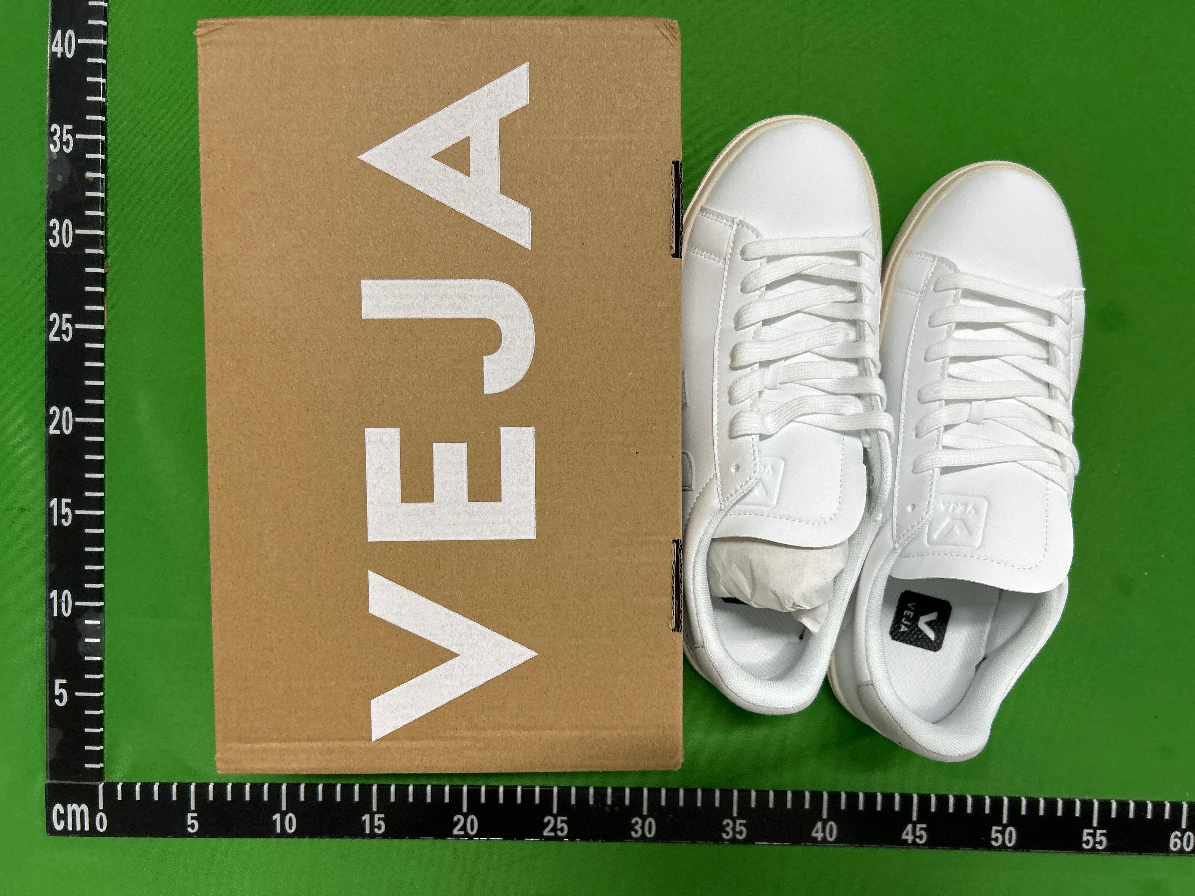 Foto QC 2 de Veja Campo Low ChromeFree Extra White Natural Suede CP0502920B