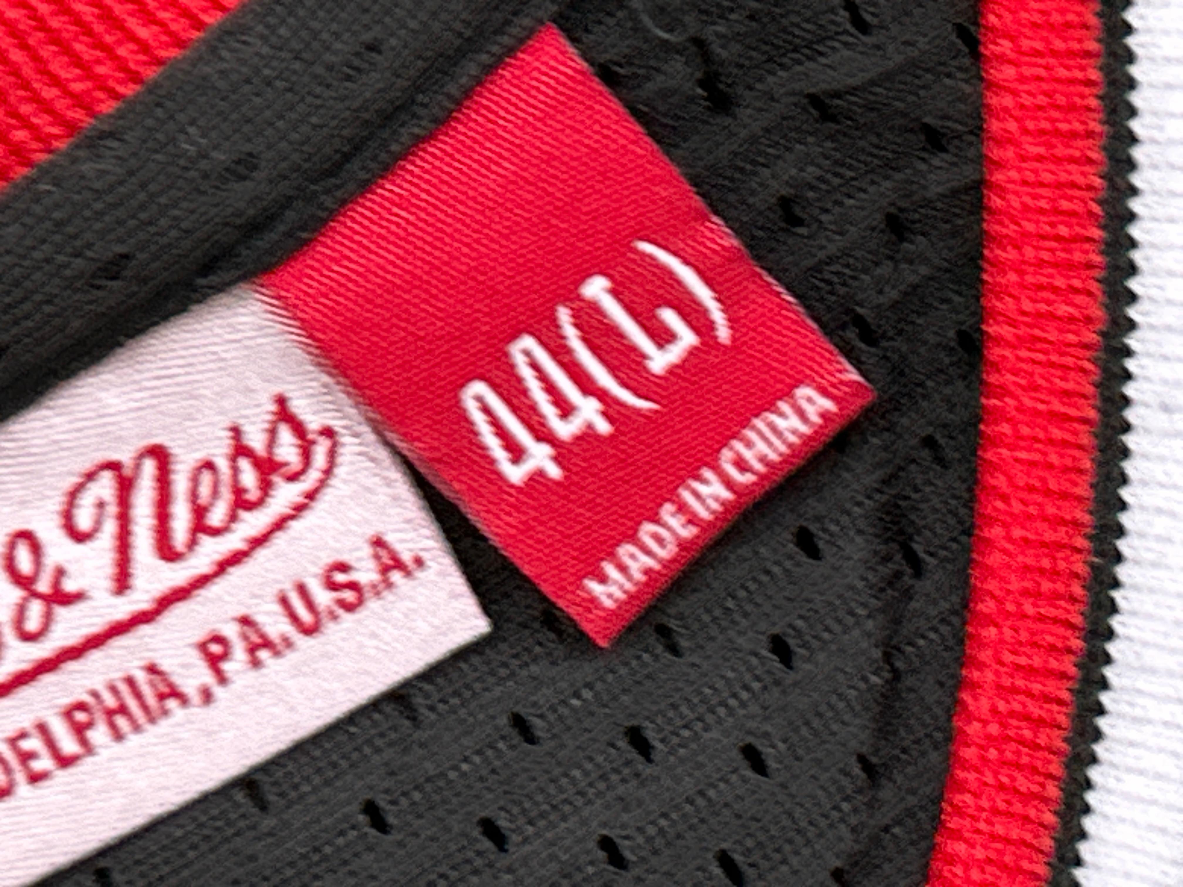 Foto QC 2 de Mitchell & Ness x Chicago Bulls Retro 1997-98 Michael Jordan Away NBA Finals Jersey Red