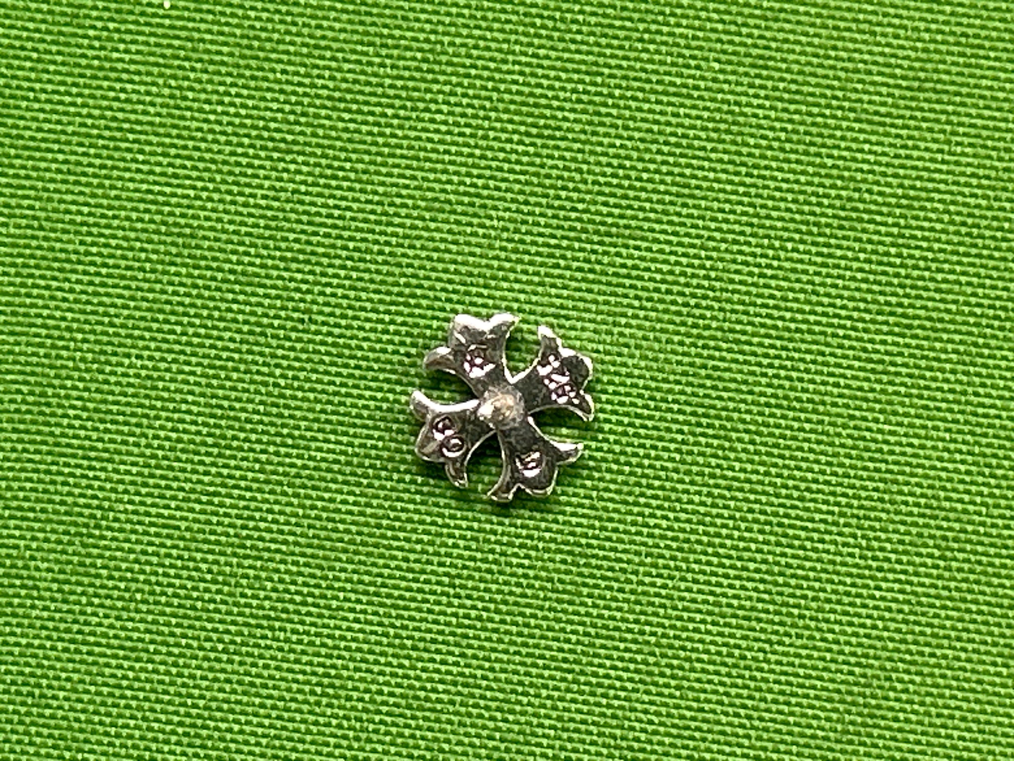Foto QC 8 de Chrome Hearts Cross Earrings Silver Pink