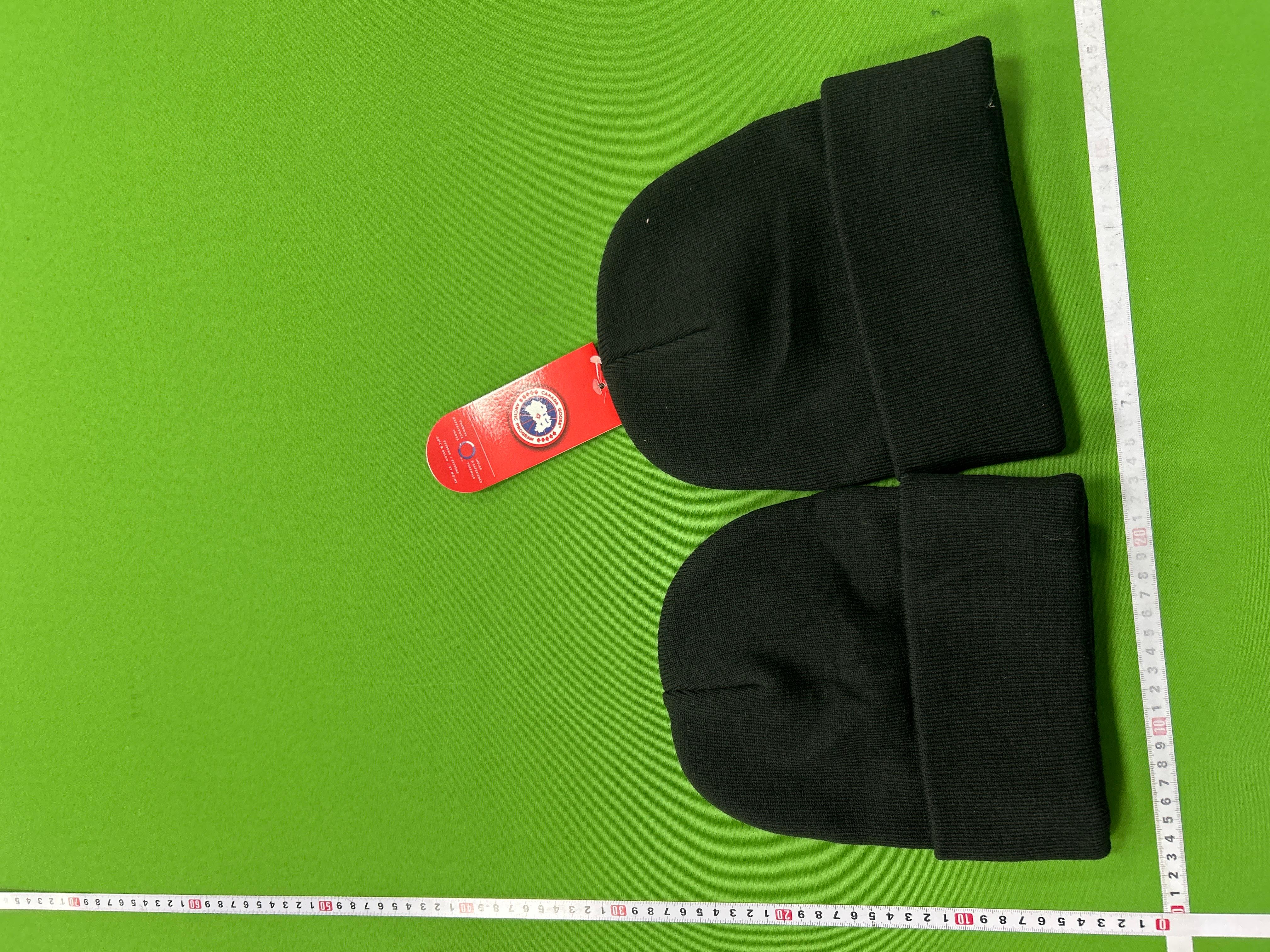 Foto QC 2 de Canada Goose Arctic Disc Beanie Black