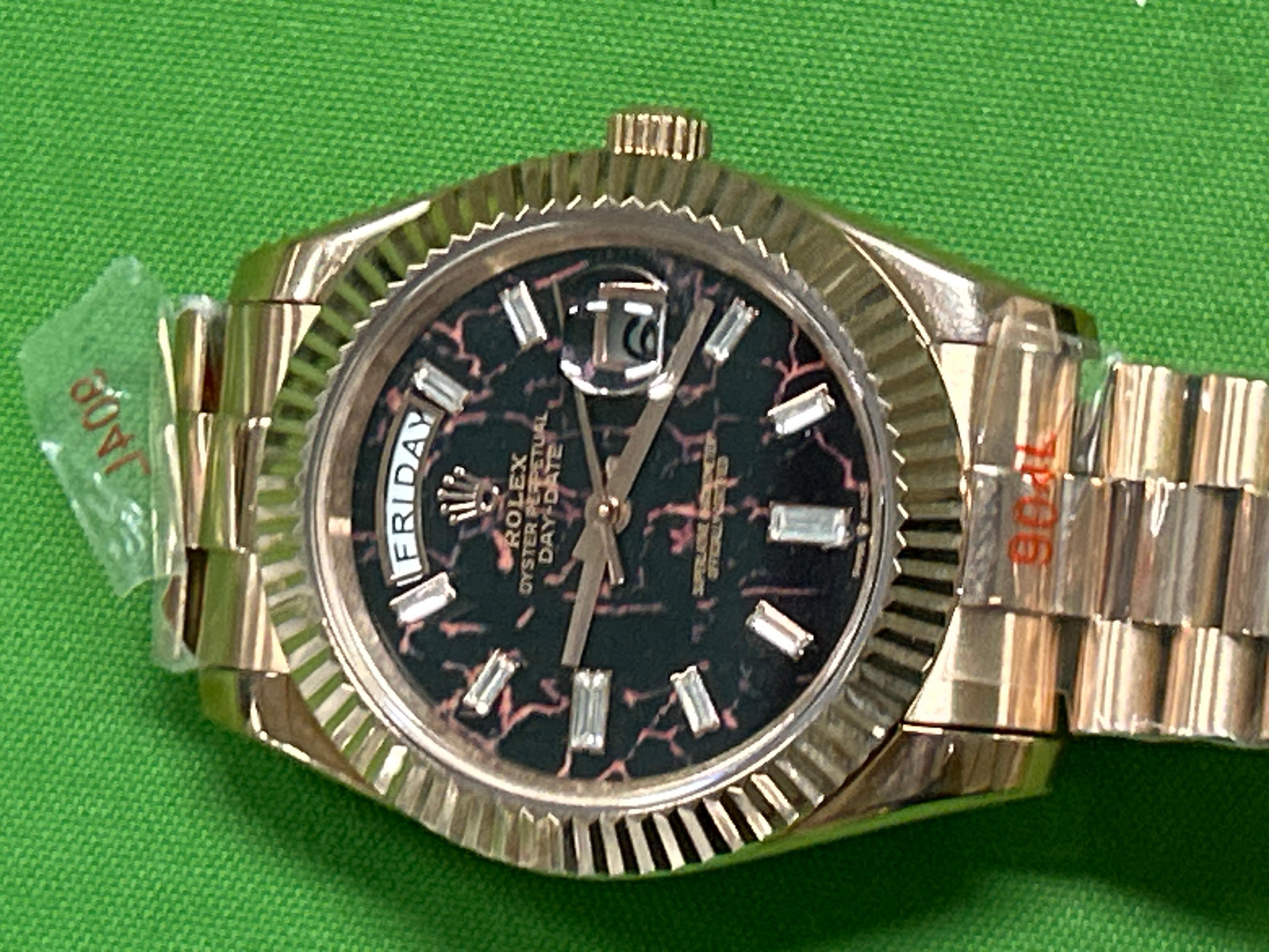 Foto QC 4 de Rolex Day-Date 40 Platinum Ice Blue Dial 228236