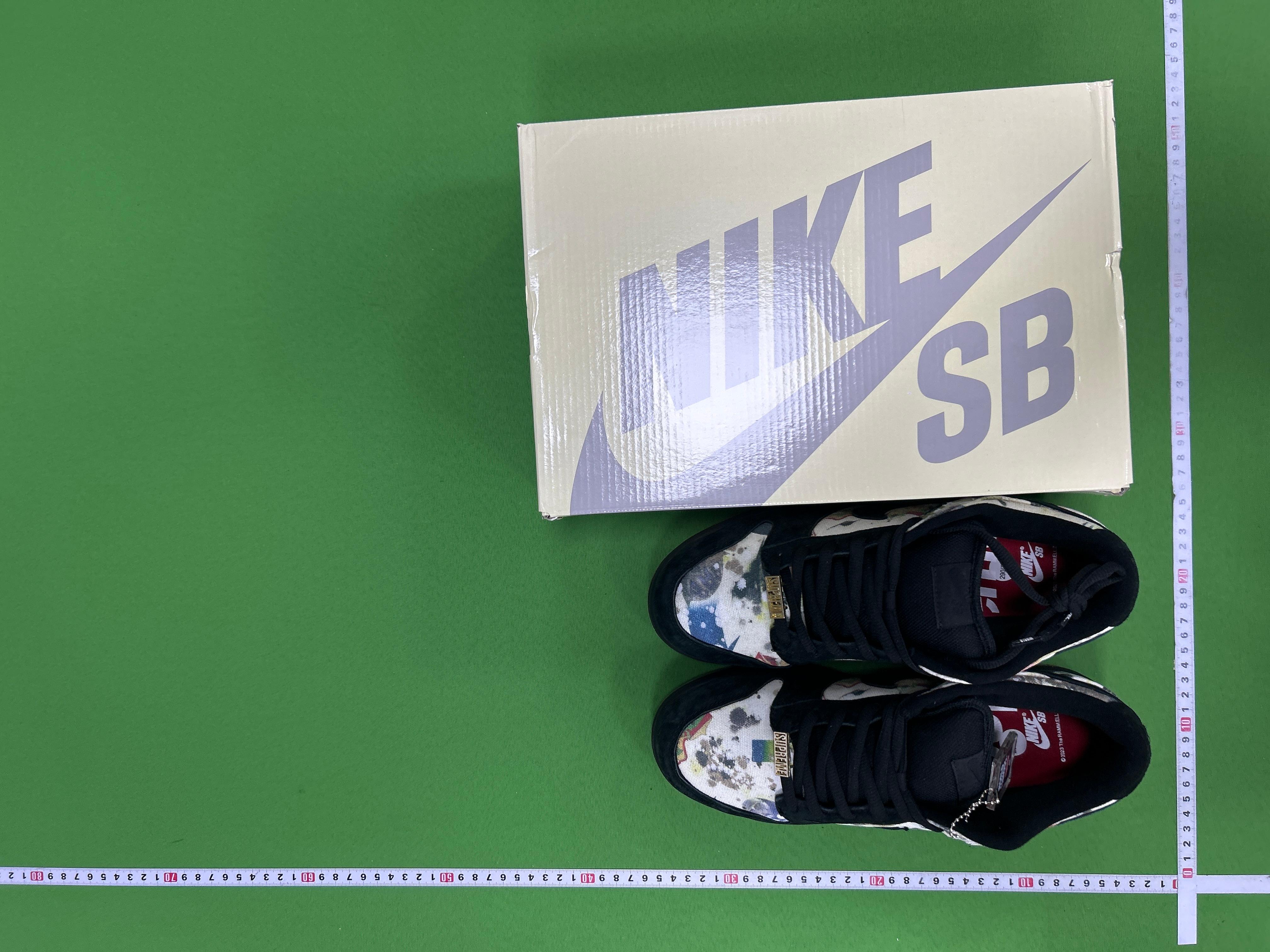 Foto QC 1 de Nike SB Dunk Low Staple Panda Pigeon BV1310-013