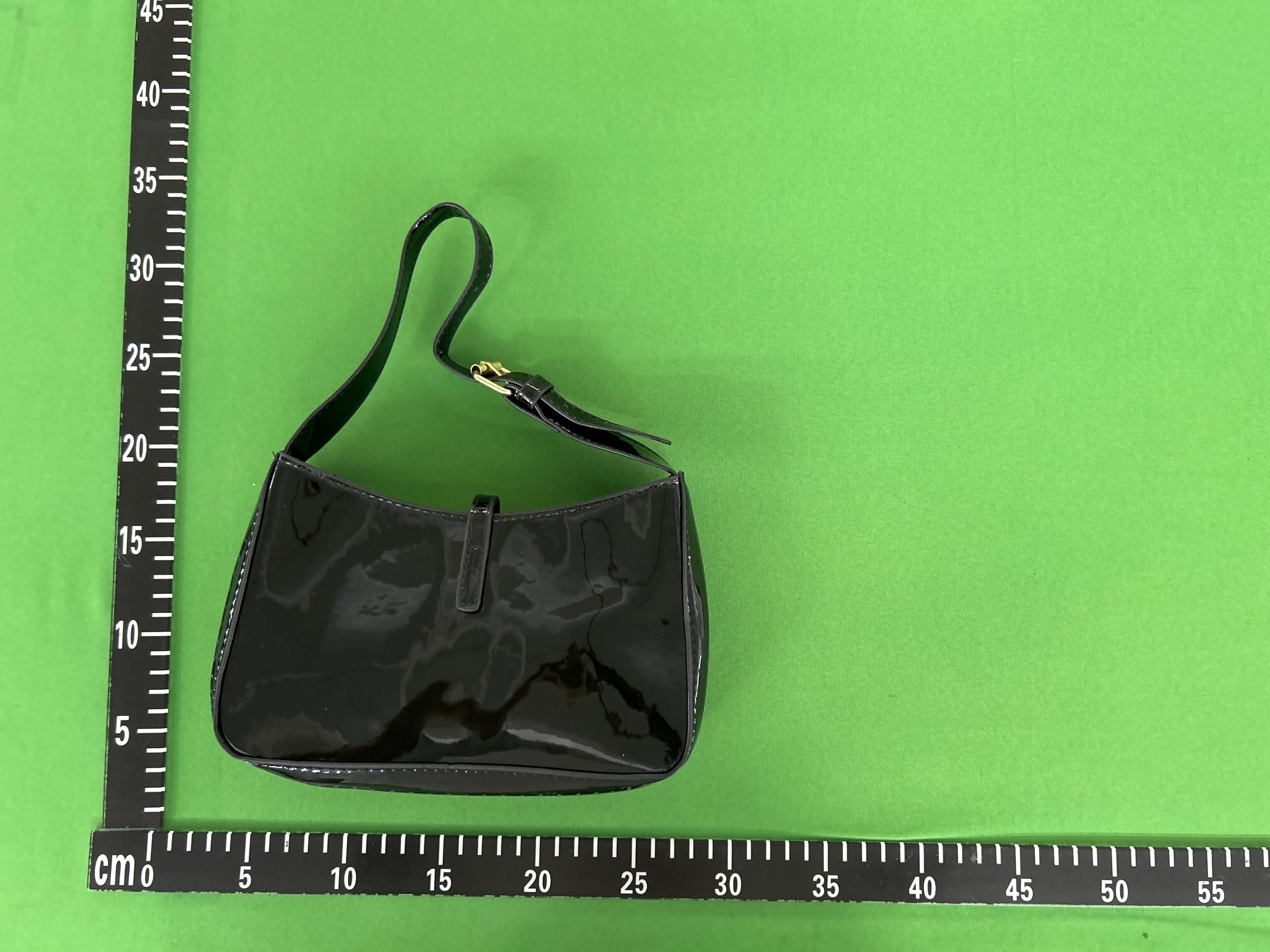 Foto QC 2 de Saint Laurent Le 5 à 7 Burgundy Patent Leather
