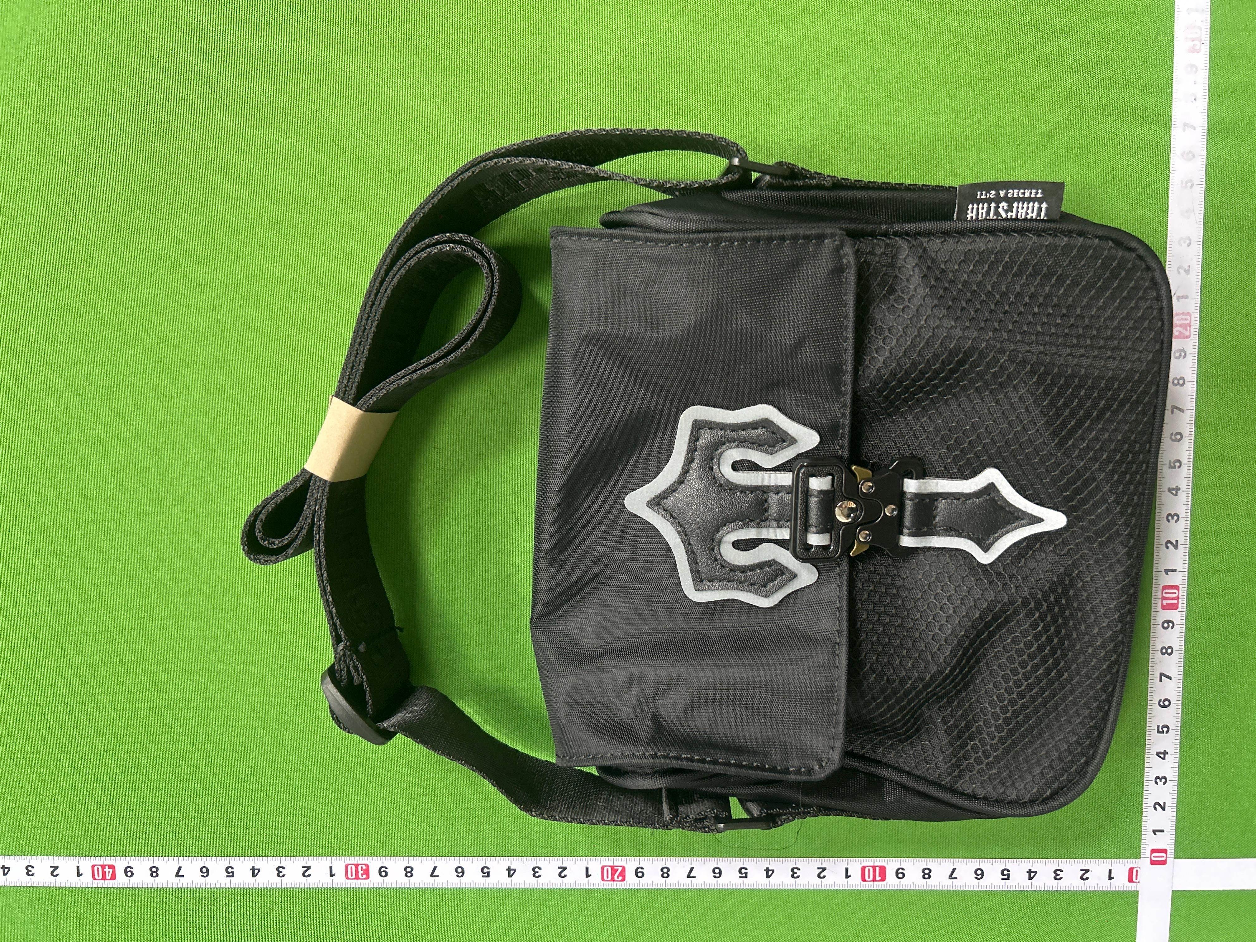 Foto QC 3 de Trapstar Irongate T Crossbody Bag Black Snakeskin