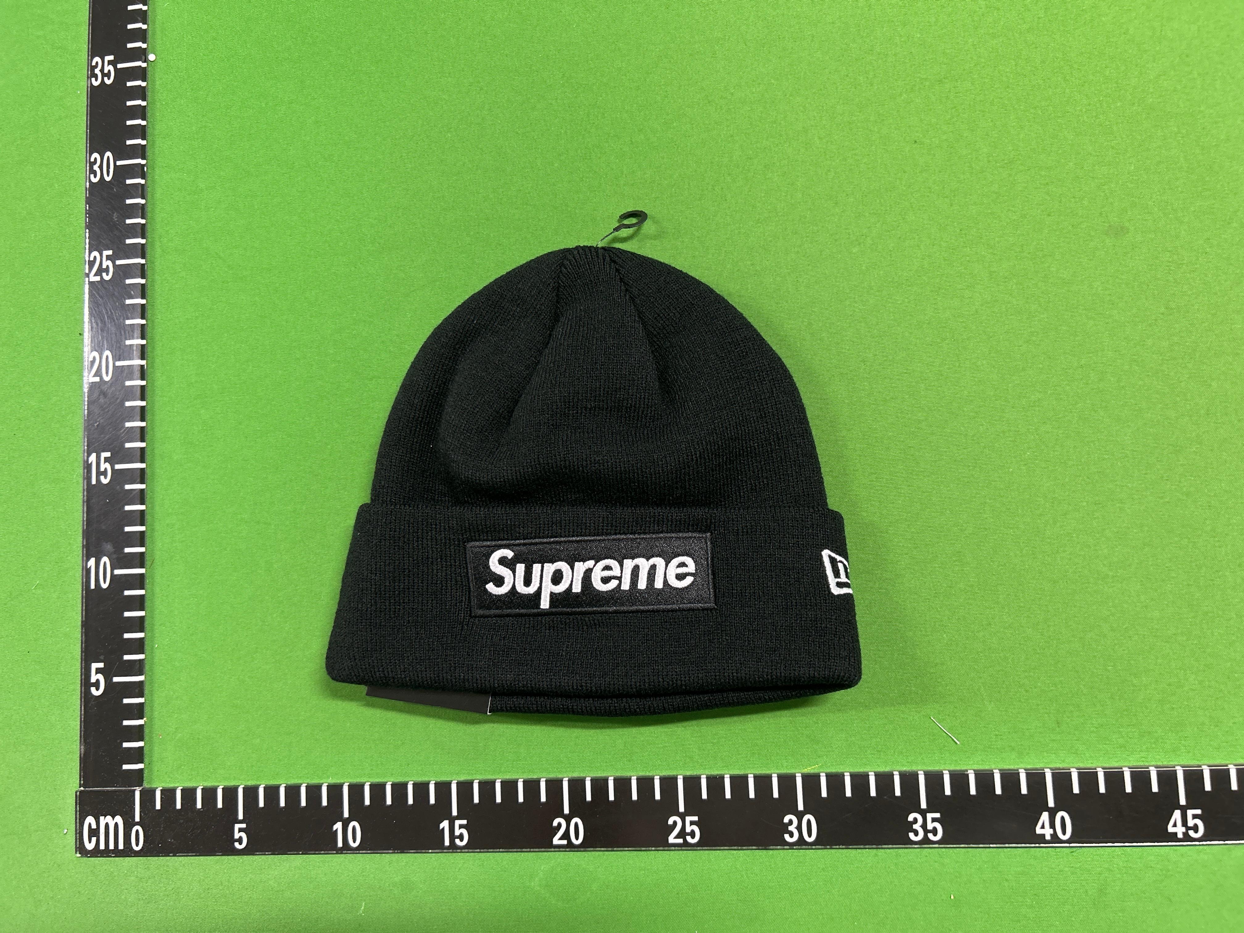 Foto QC 4 de Supreme New Era Box Logo Beanie Black