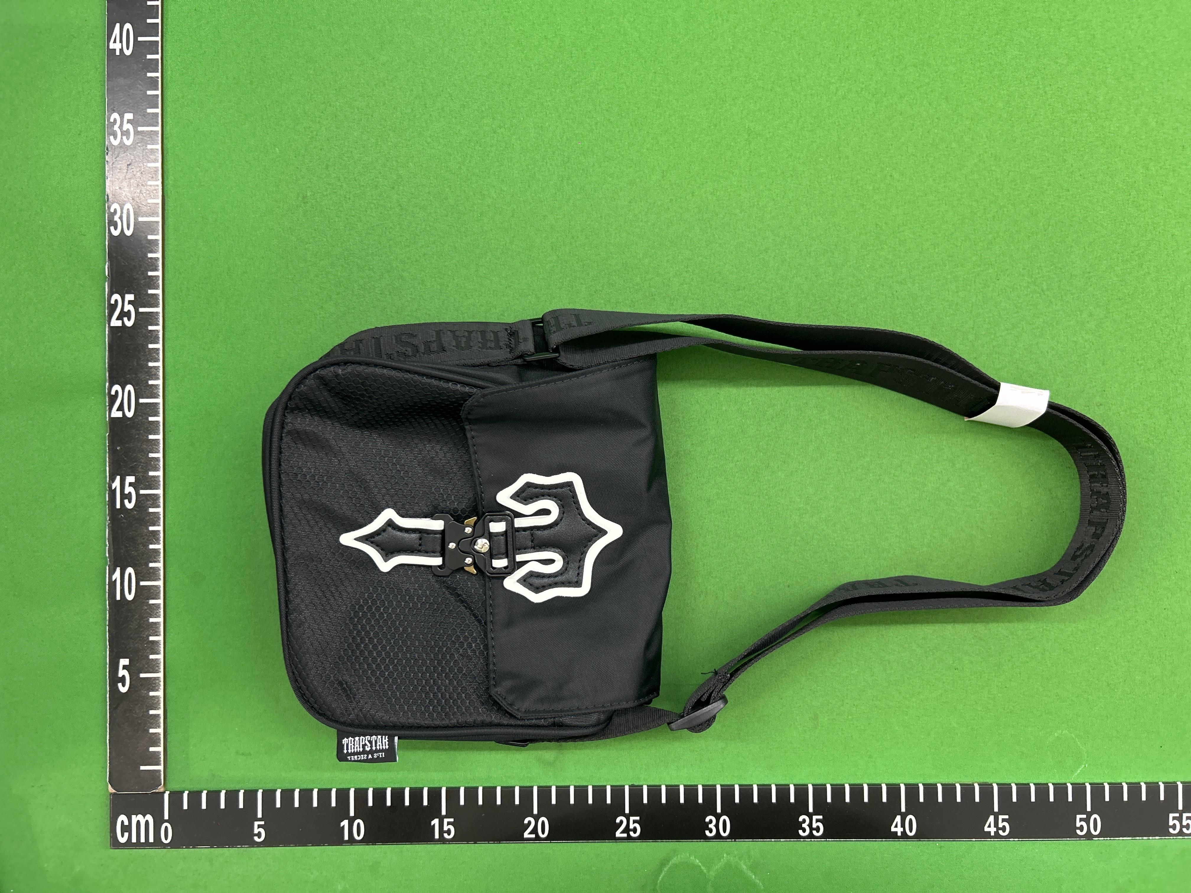 Foto QC 1 de Trapstar Irongate T Crossbody Bag Black Snakeskin