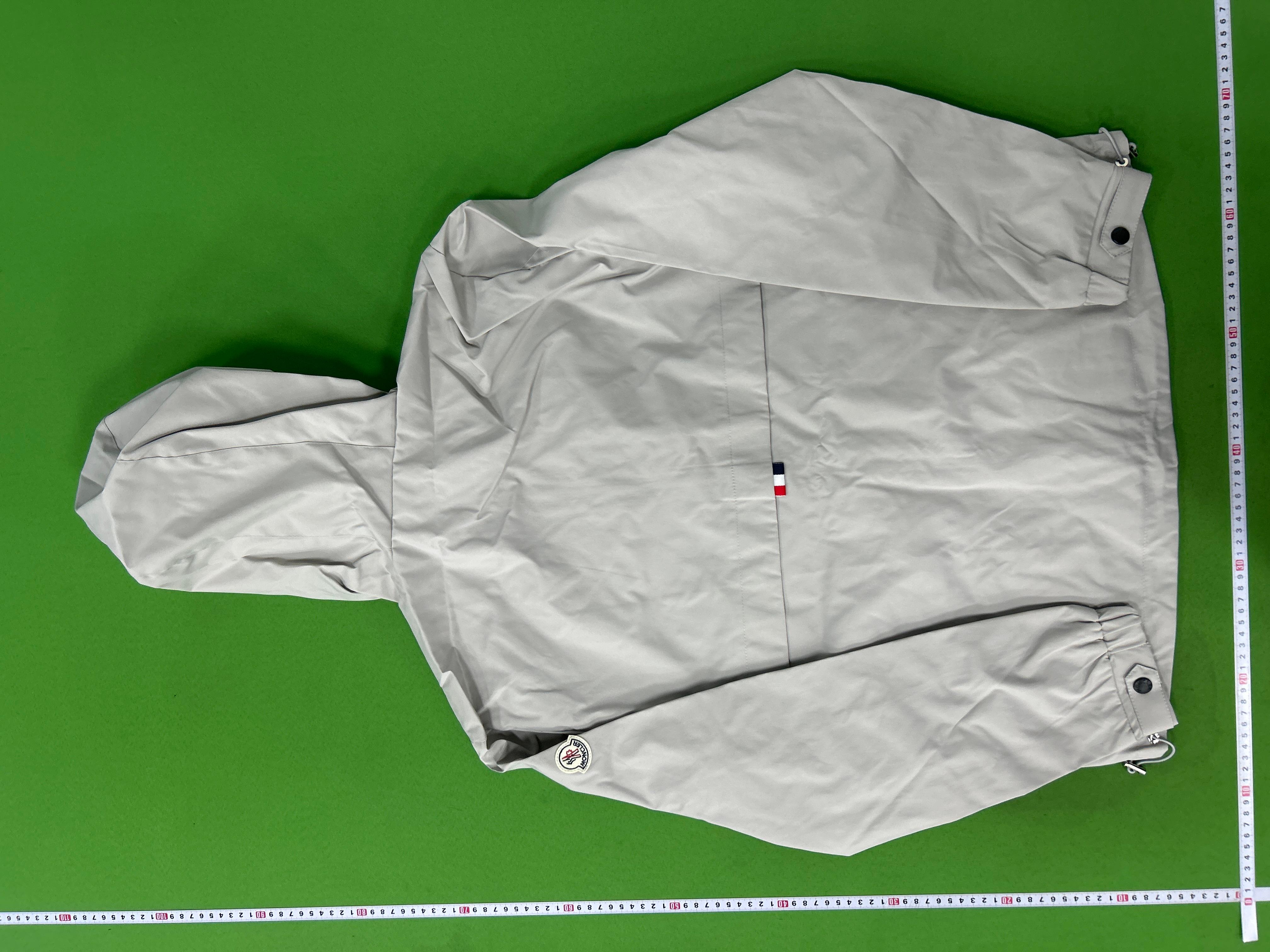 Foto QC 6 de Moncler Windbreaker Jacket Vertical Logo Grey