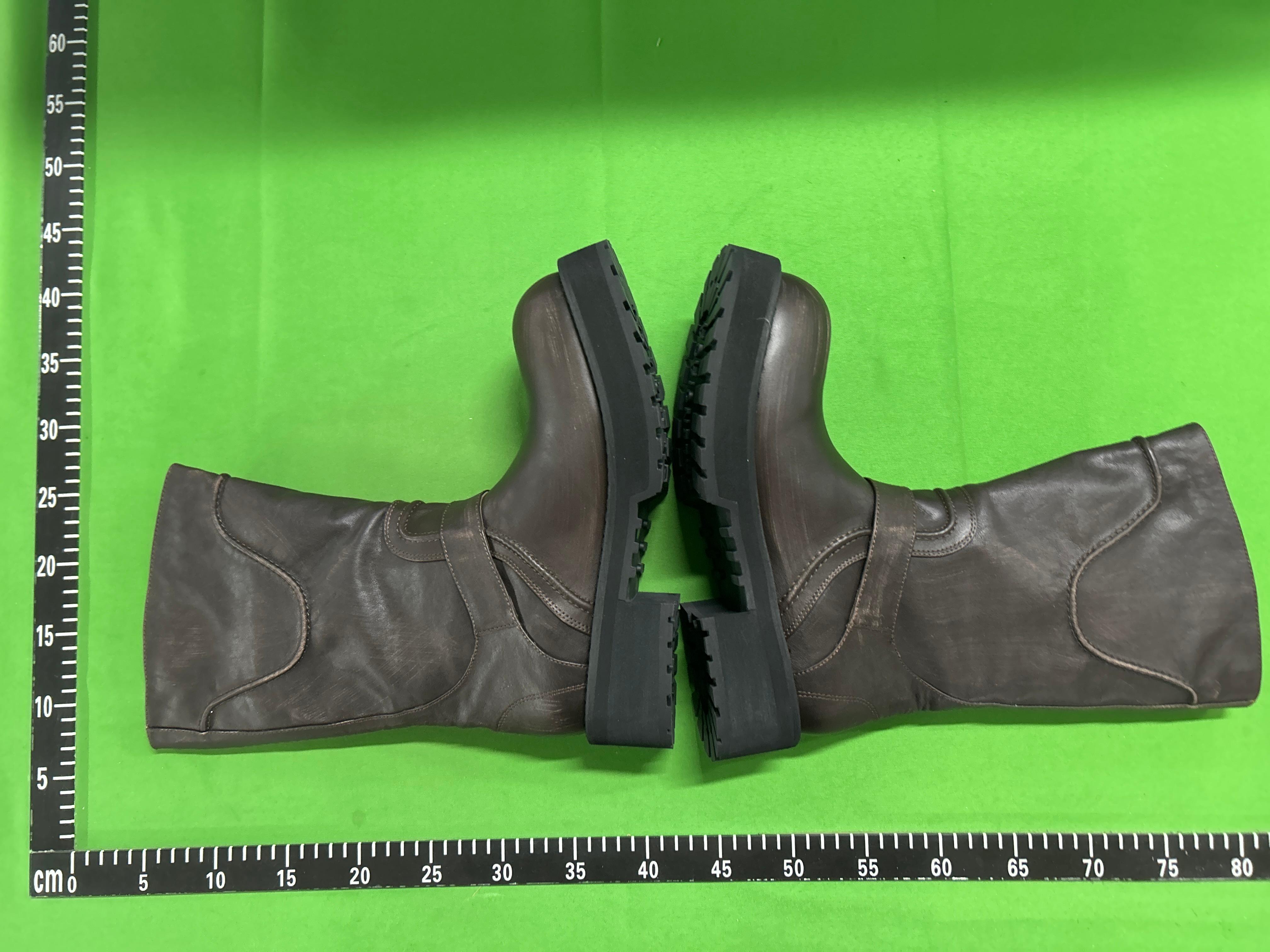 Foto QC 4 de Balenciaga Venom Calfskin High Boot Dark Brown
