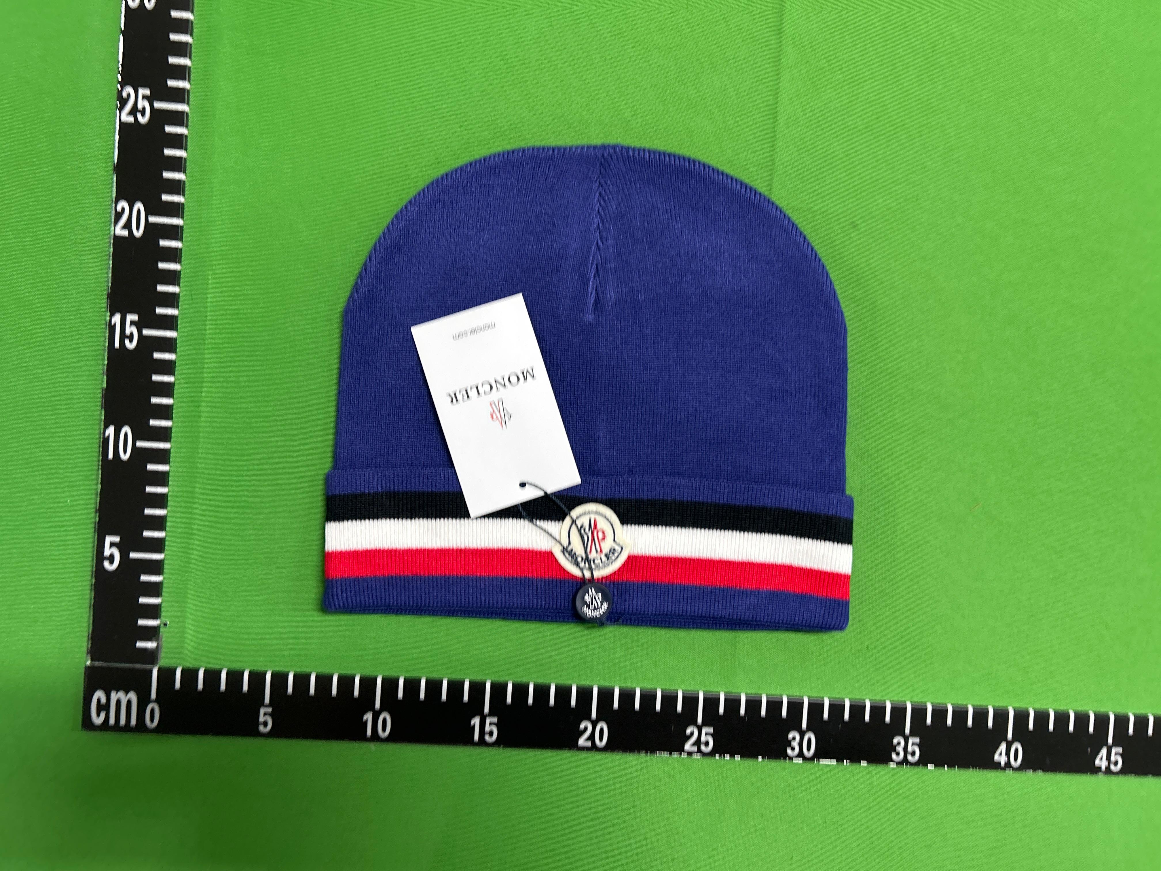 Foto QC 3 de Moncler Tricolor Stripe Beanie Beige