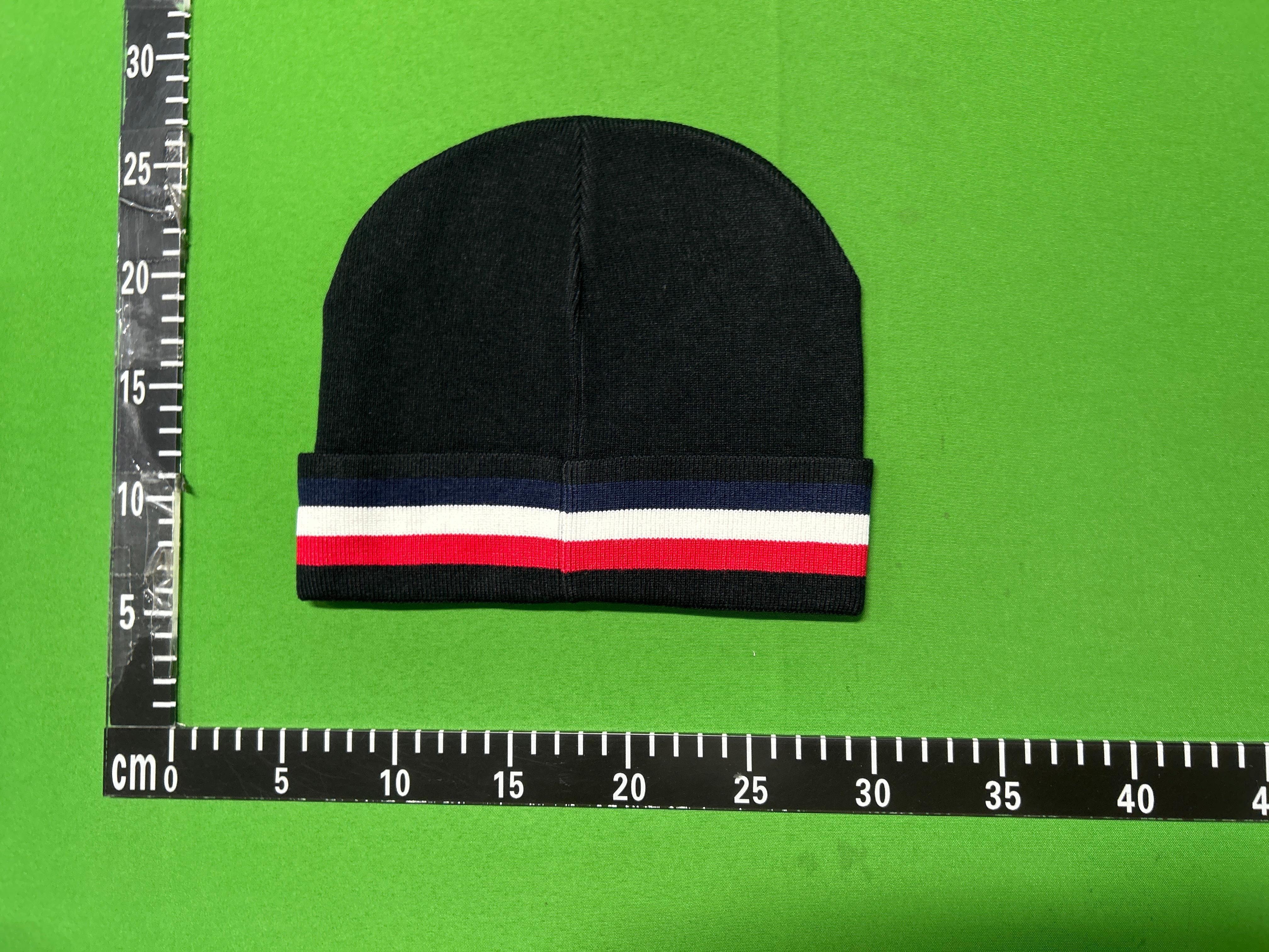 Foto QC 1 de Moncler Tricolor Stripe Beanie Beige