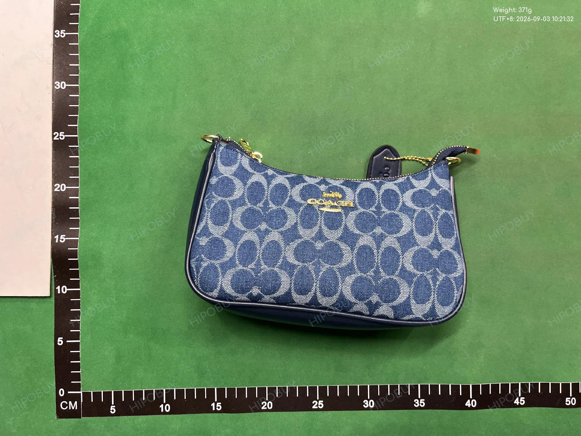 Foto QC 1 de Coach Teri Shoulder Bag Signature Canvas
