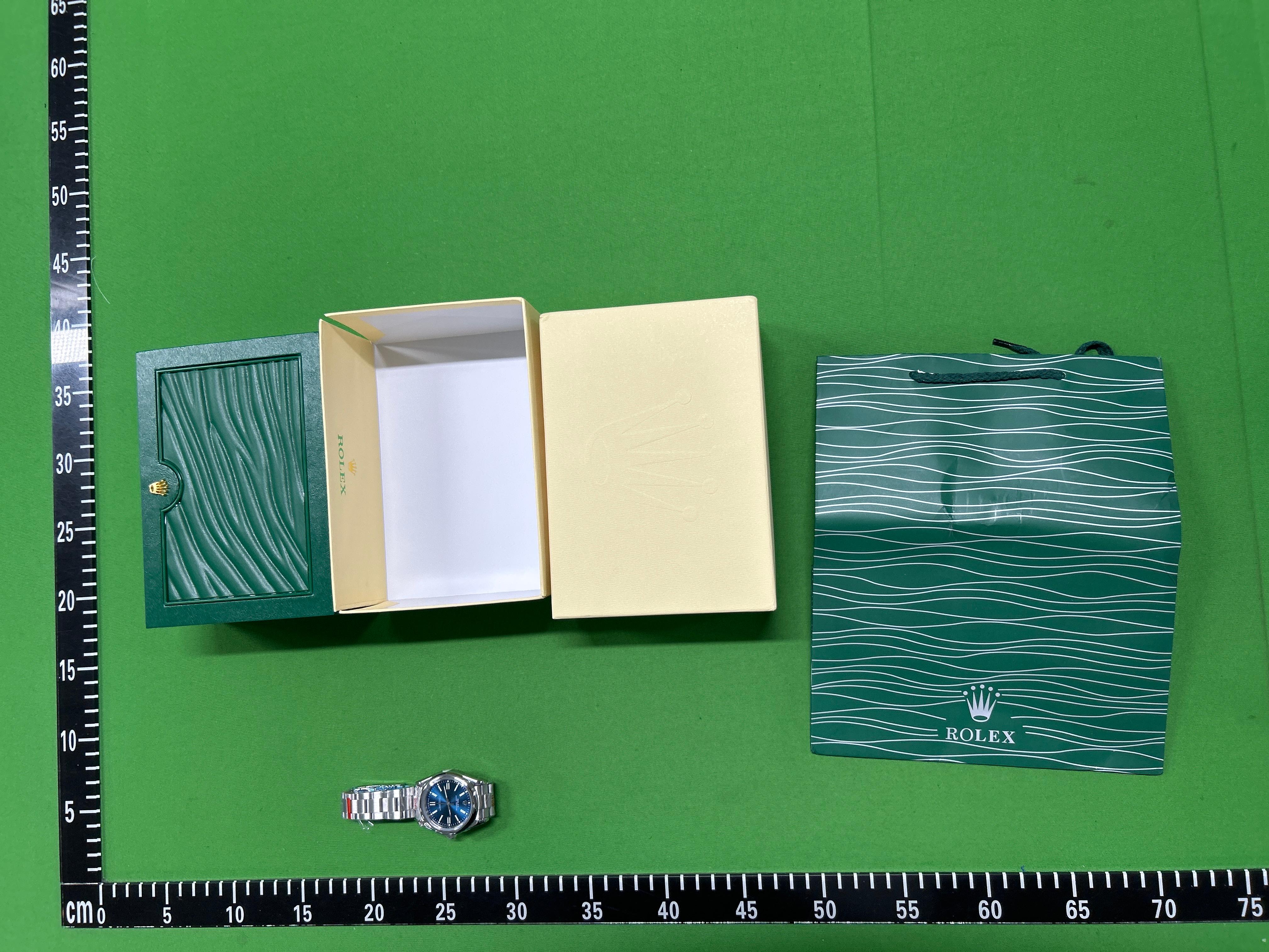 Foto QC 8 de Rolex Oyster Perpetual 126000