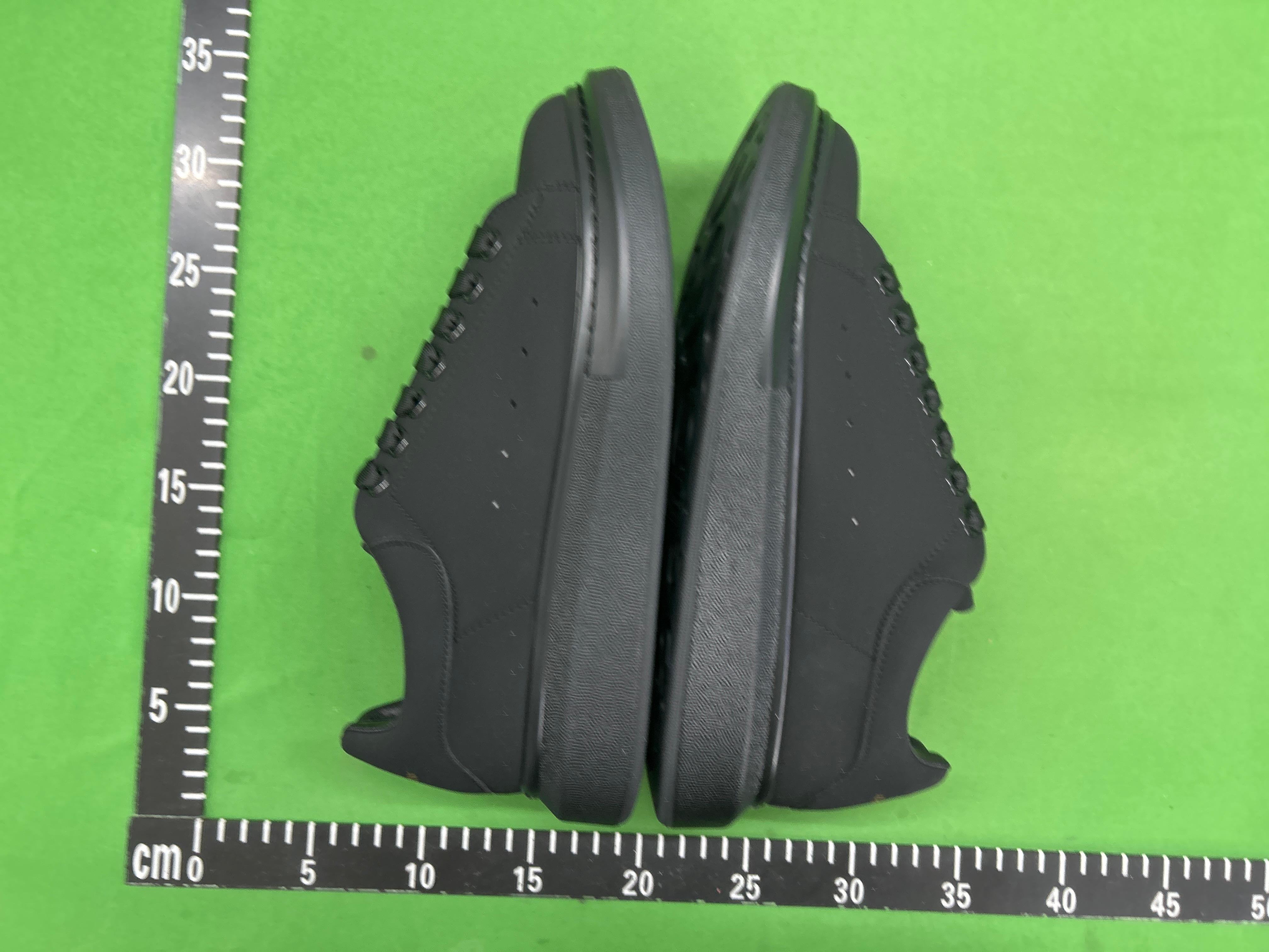 Foto QC 7 de Alexander McQueen Oversized Low Black White Graffiti