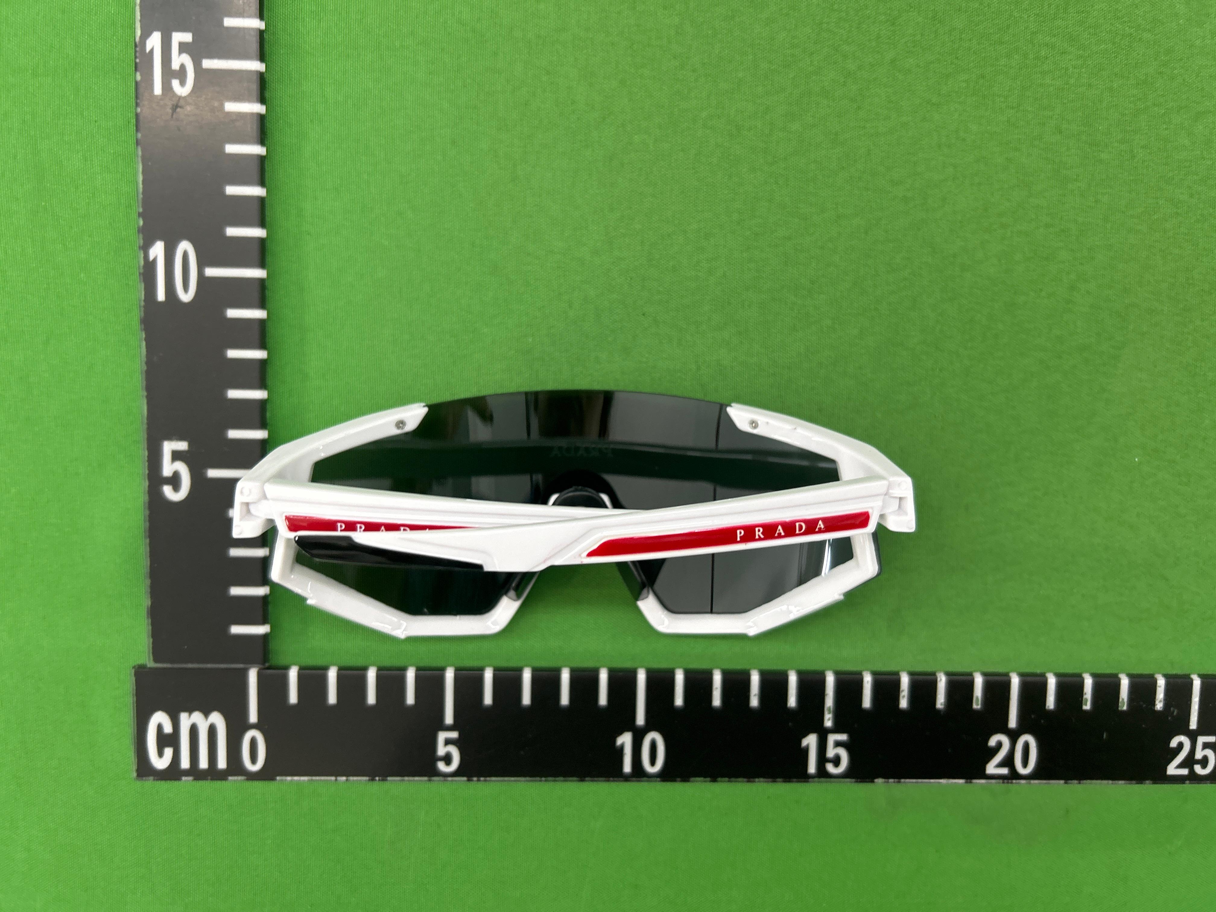 Foto QC 4 de Prada Shield-Frame Acetate Sunglasses White Grey (3153)