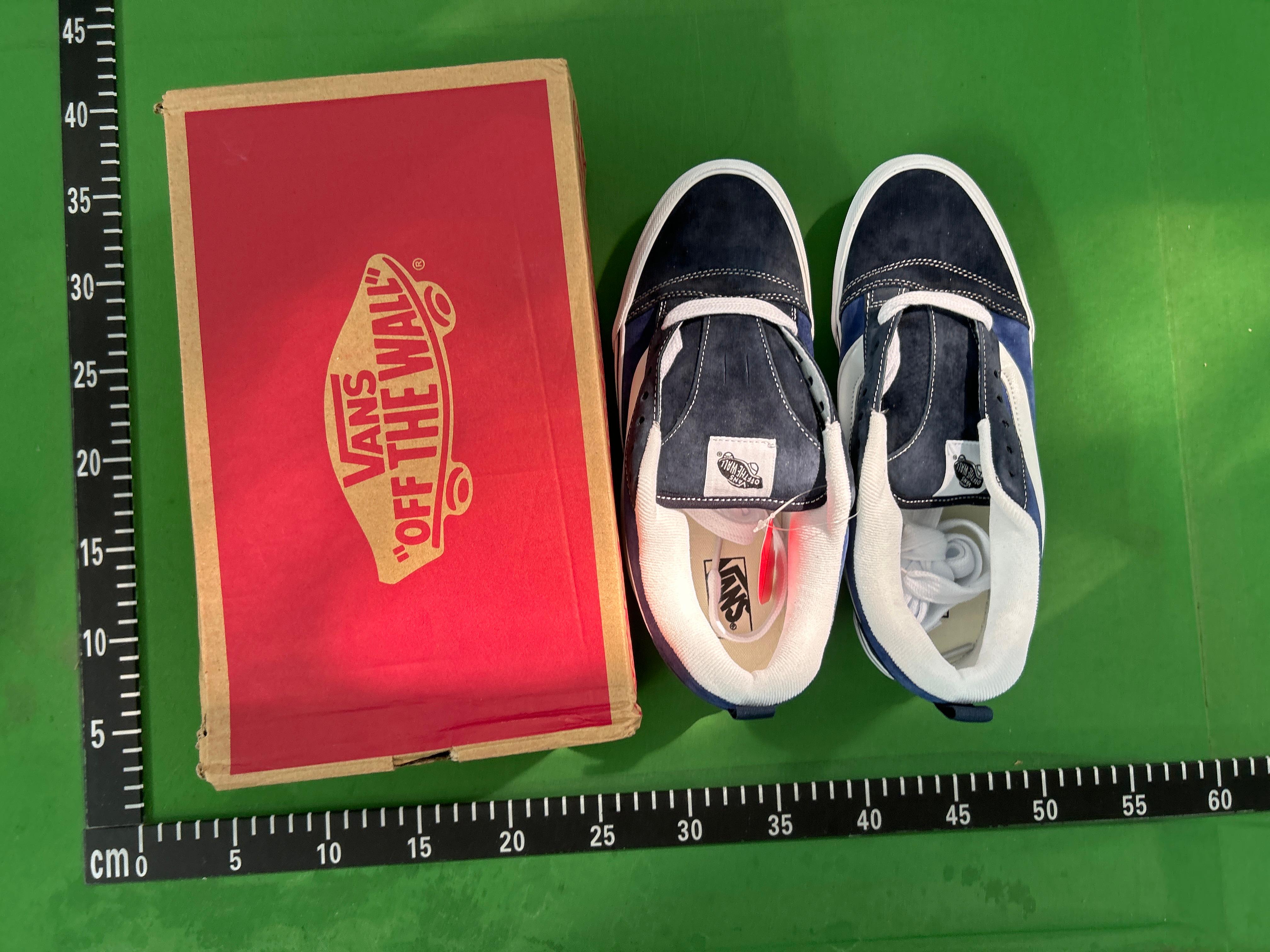 Foto QC 7 de Vans Knu Skool Black Gum