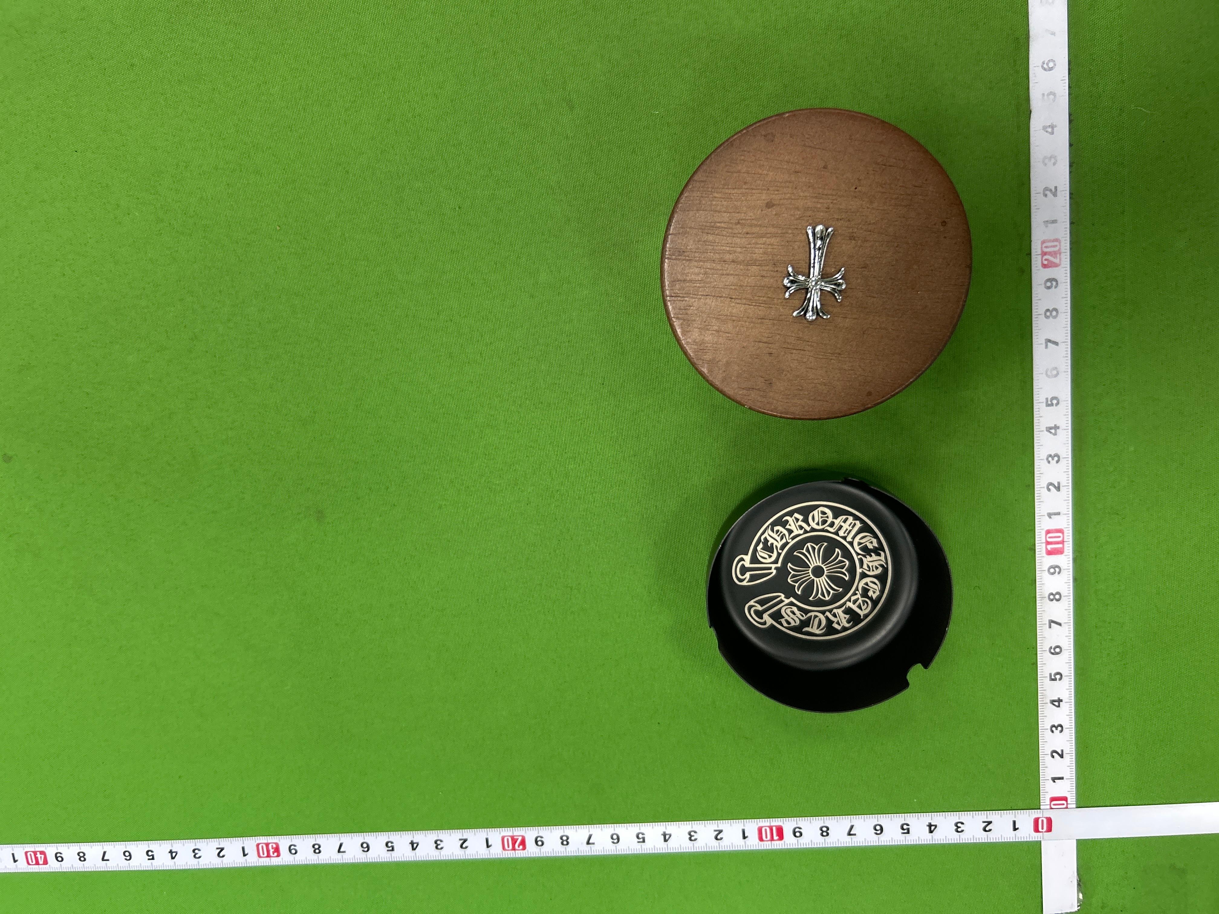 Foto QC 1 de Chrome Hearts Horseshoe CH Cross Ashtray Black