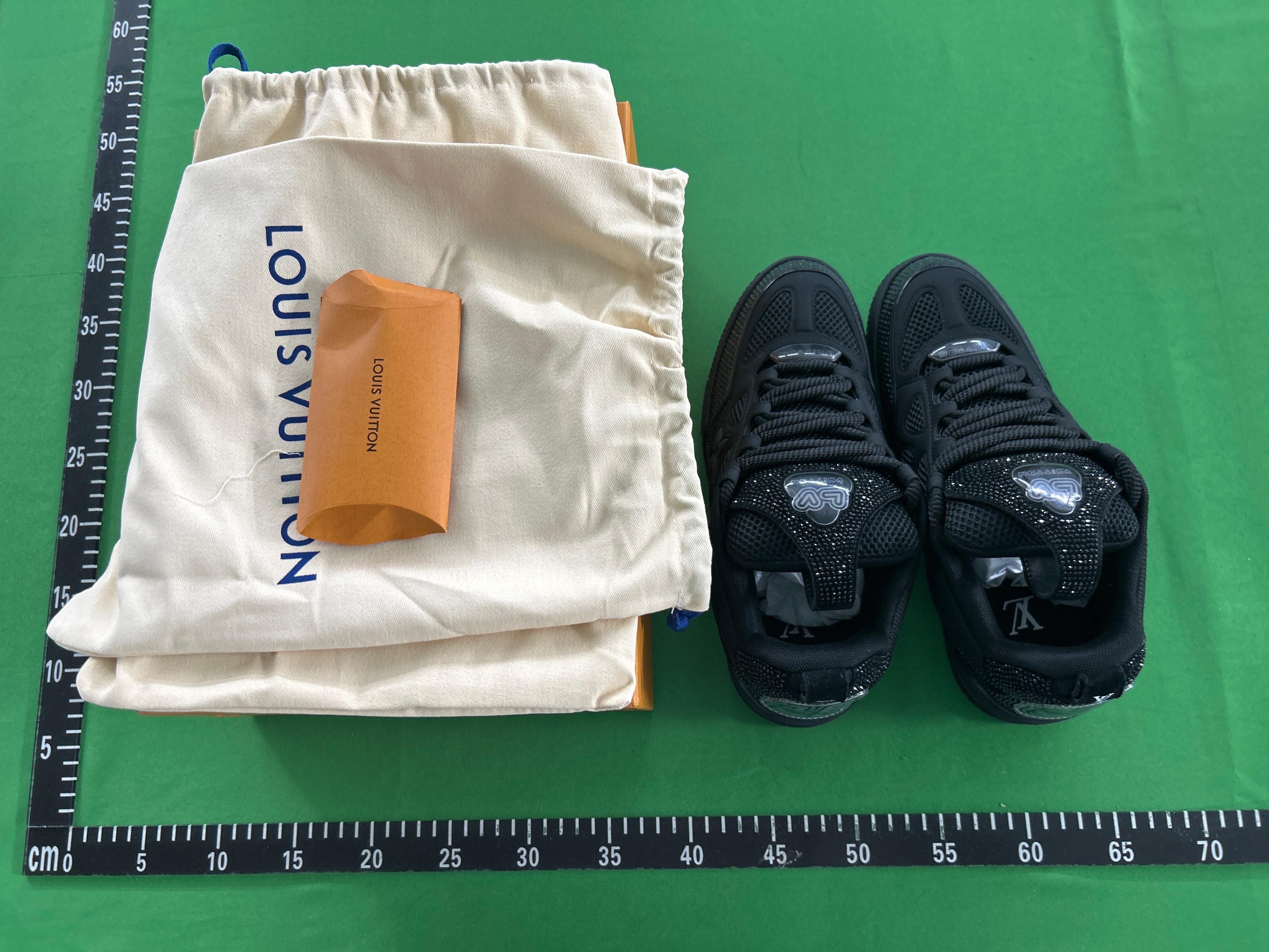 Foto QC 2 de Louis Vuitton LV Skate Sneaker Black Swarovski Monogram 1ABMHV
