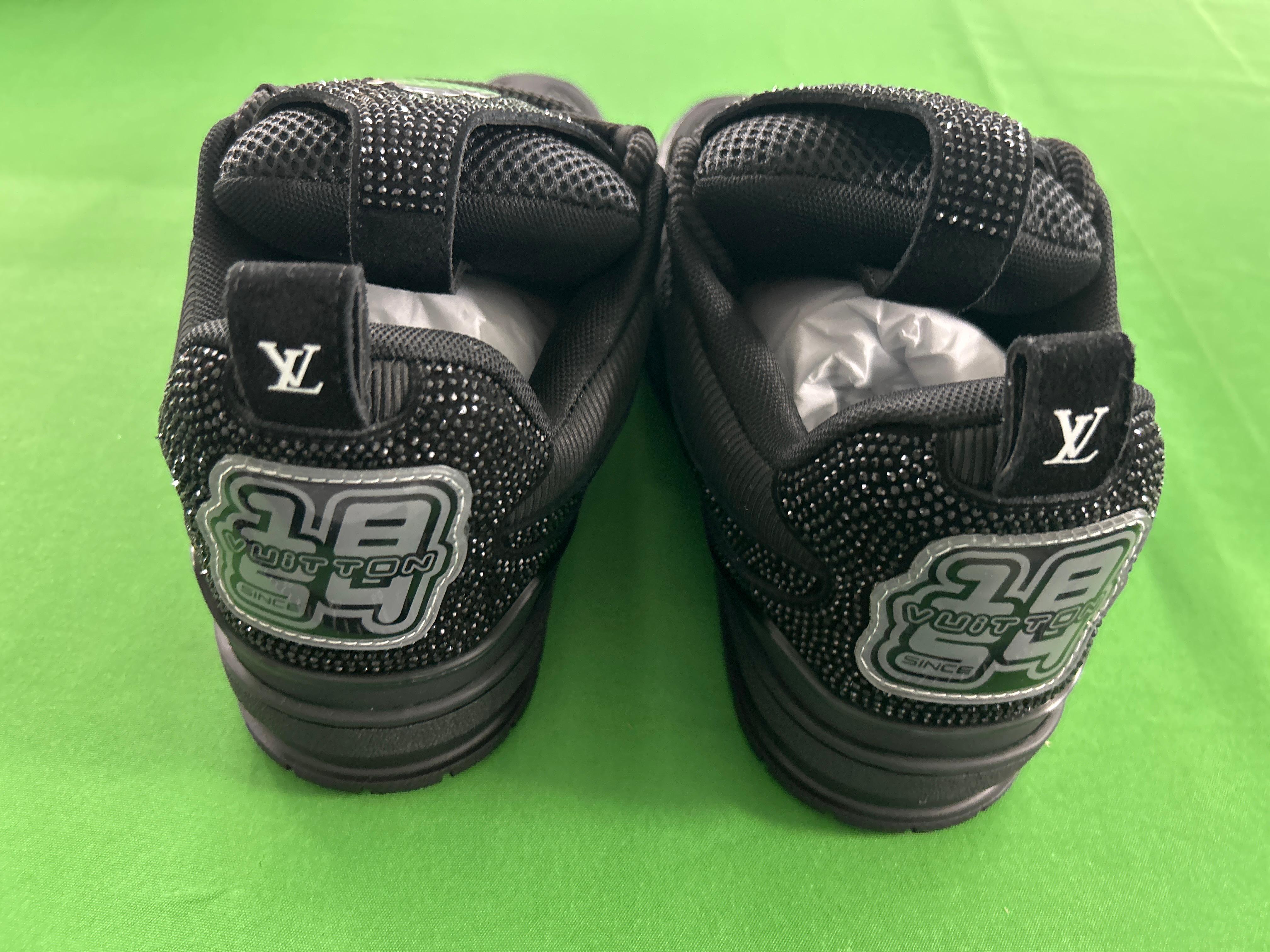Foto QC 3 de Louis Vuitton LV Skate Sneaker Black Swarovski Monogram 1ABMHV