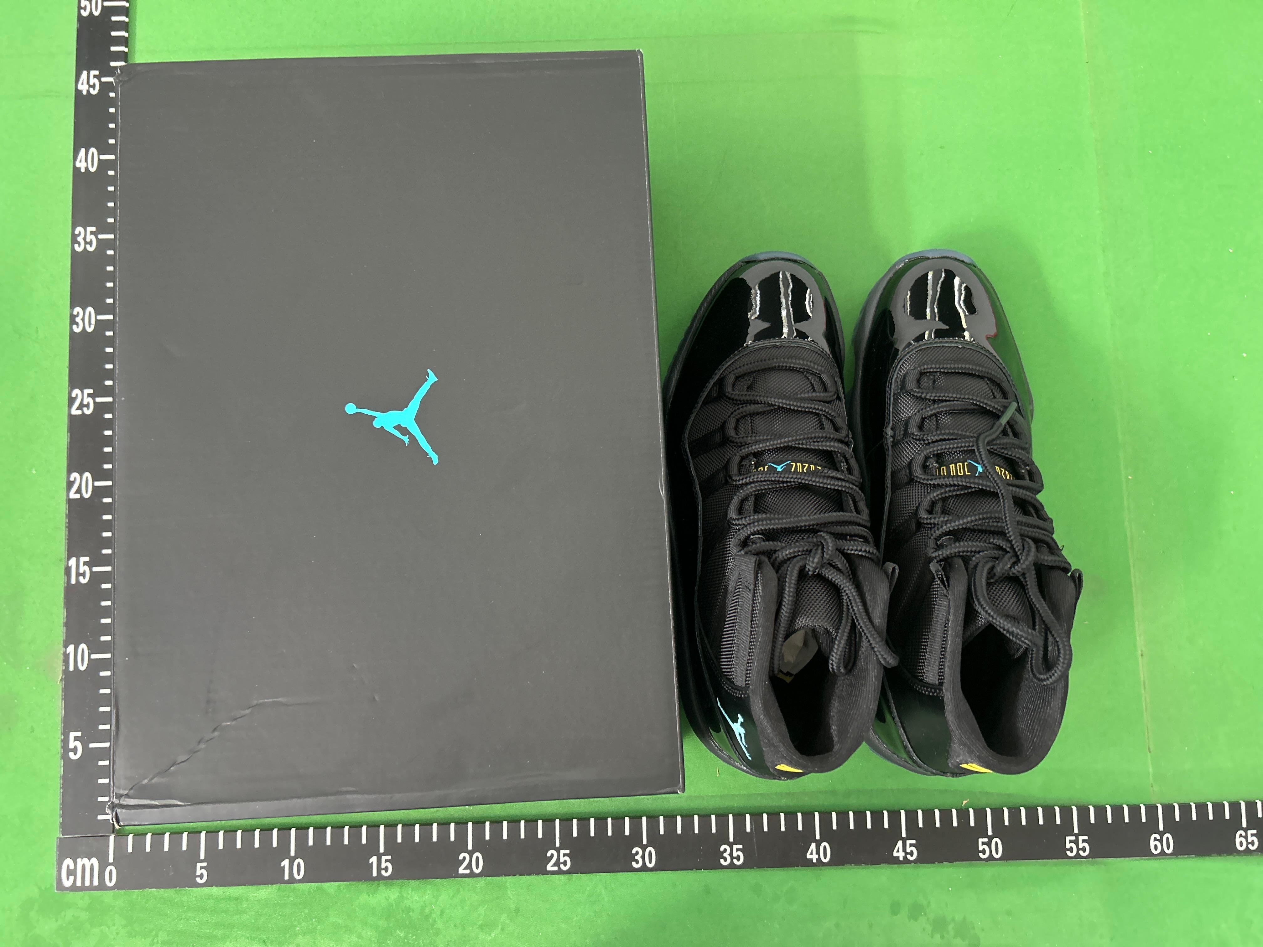 Foto QC 2 de Jordan 11 Retro Low Metallic Gold AH7860-102