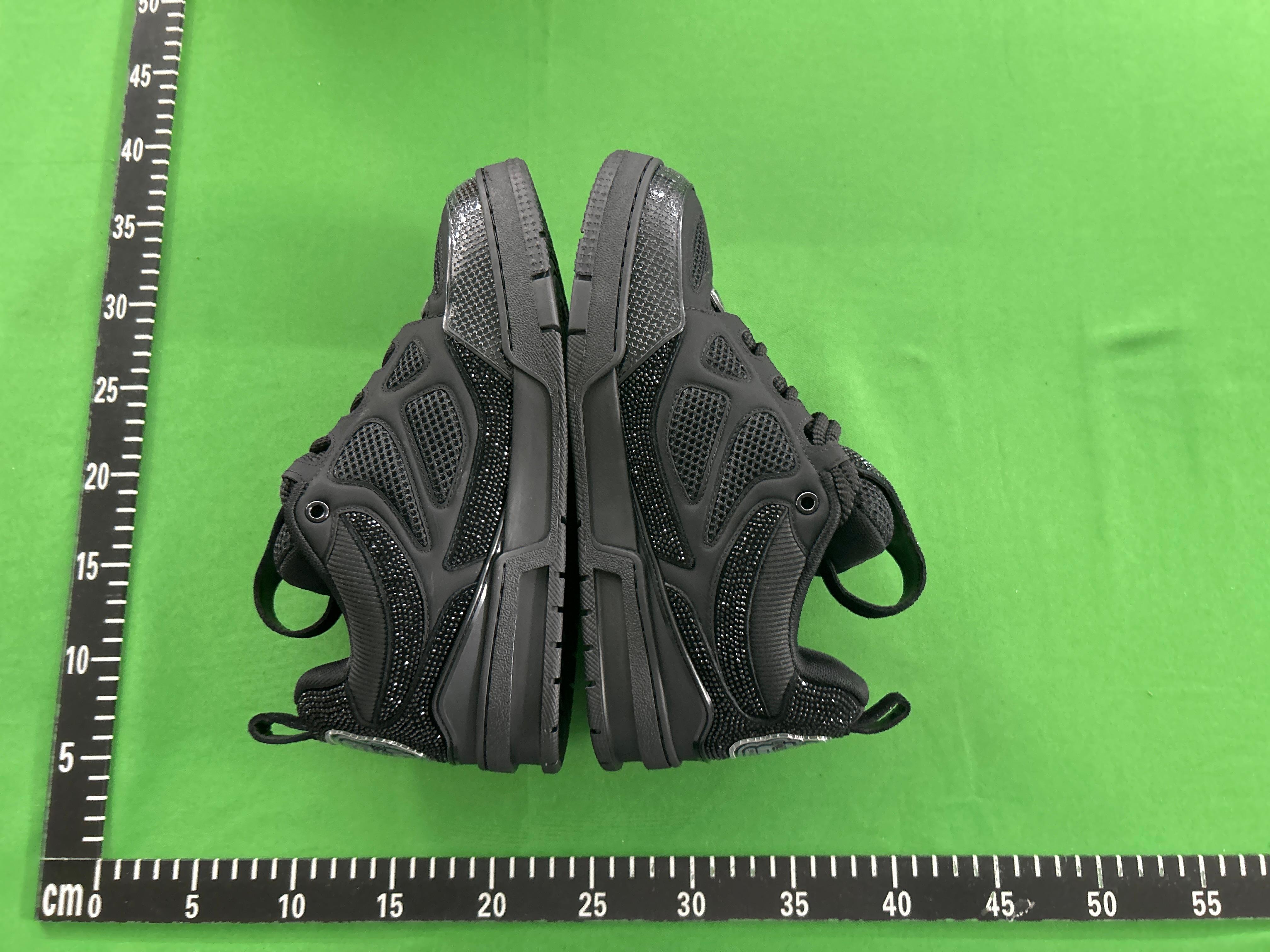 Foto QC 4 de Louis Vuitton LV Skate Sneaker Black Swarovski Monogram 1ABMHV