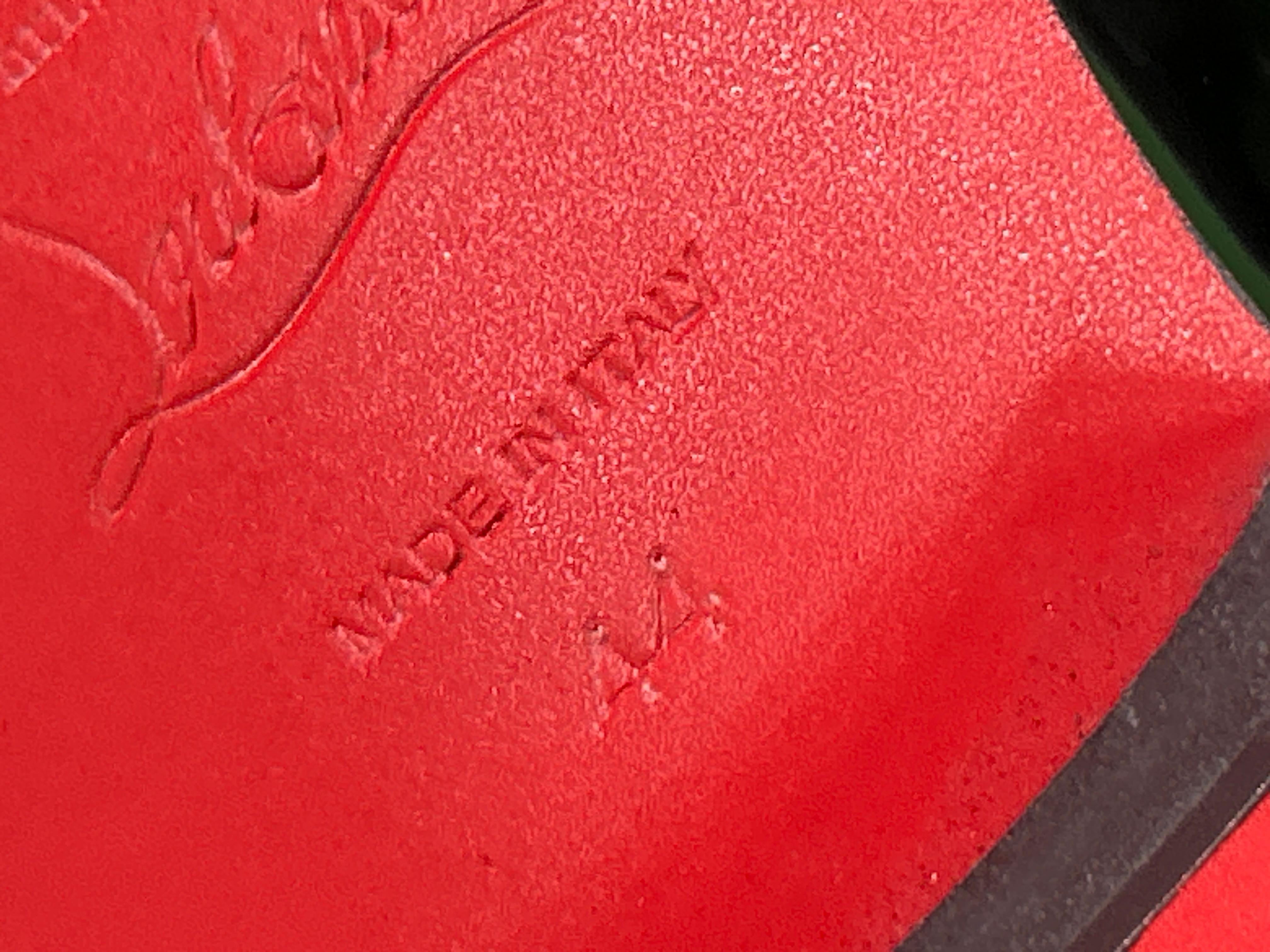 Foto QC 7 de Christian Louboutin Dandelion Suede Loafers Black