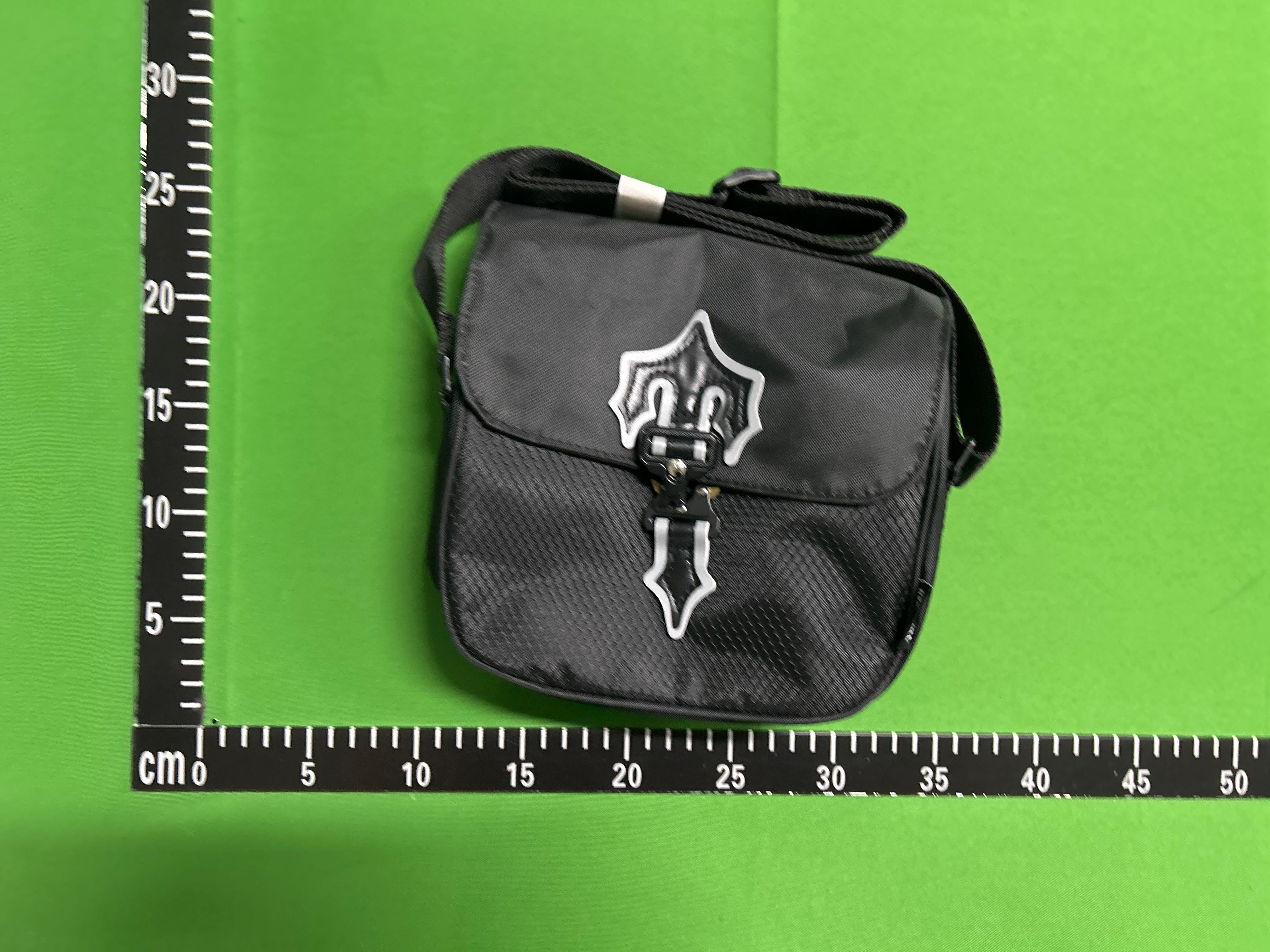 Foto QC 1 de Trapstar Irongate Crossbody Bag Black