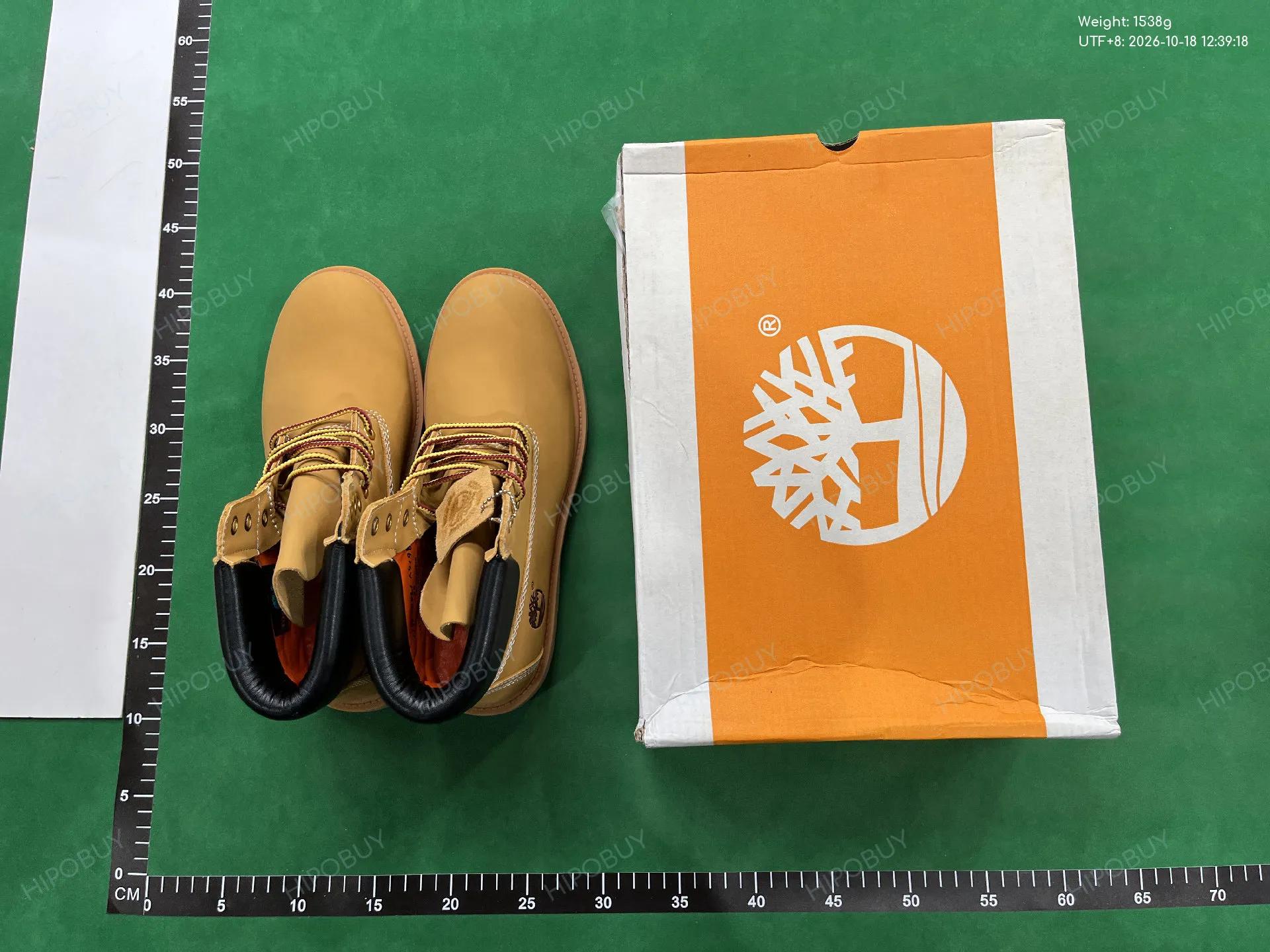 Foto QC 7 de Miu Miu Platform Sneakers Suede Low Logo Flap Beige