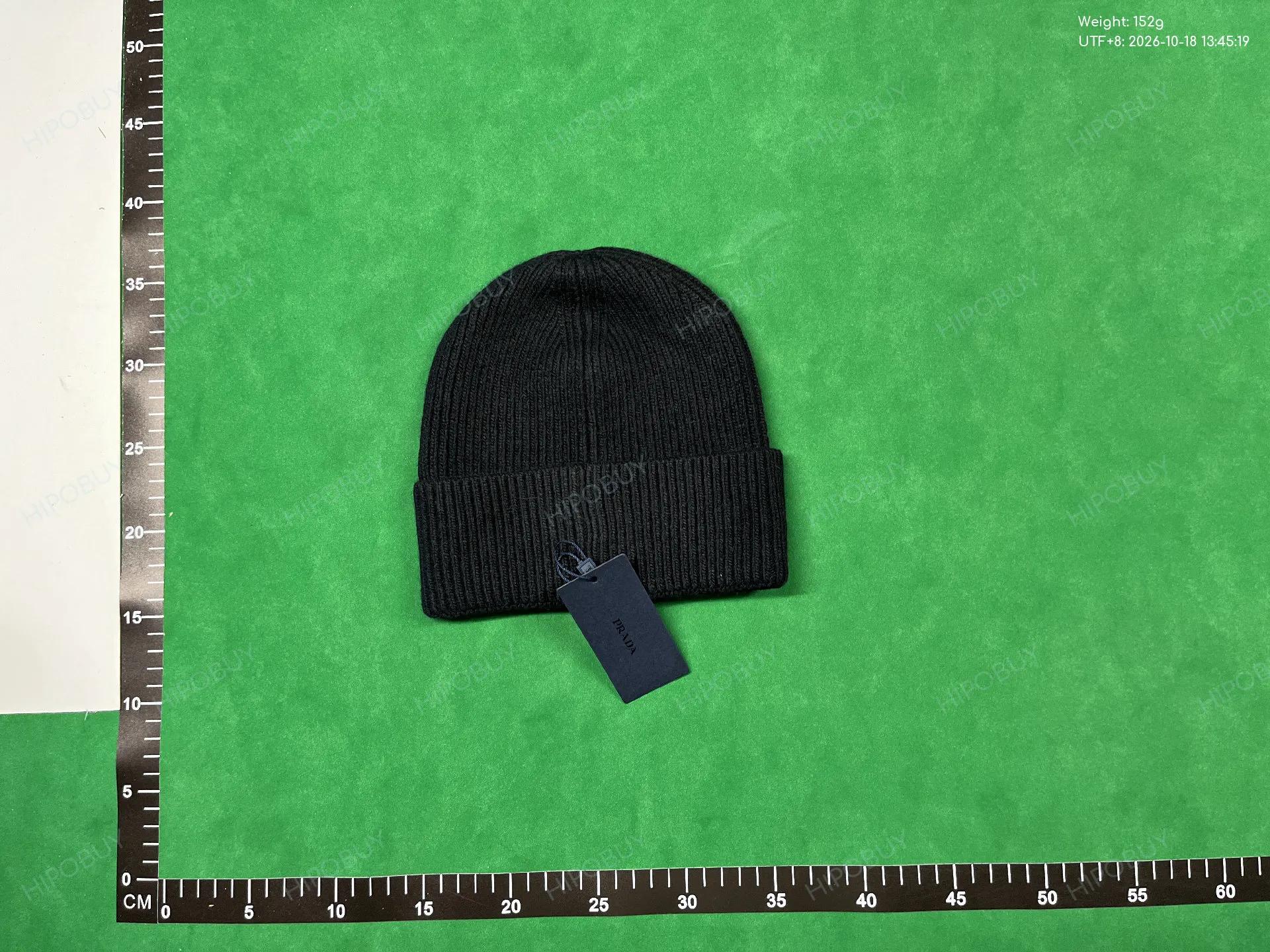 Foto QC 5 de Prada Triangle Logo Beanie Beige