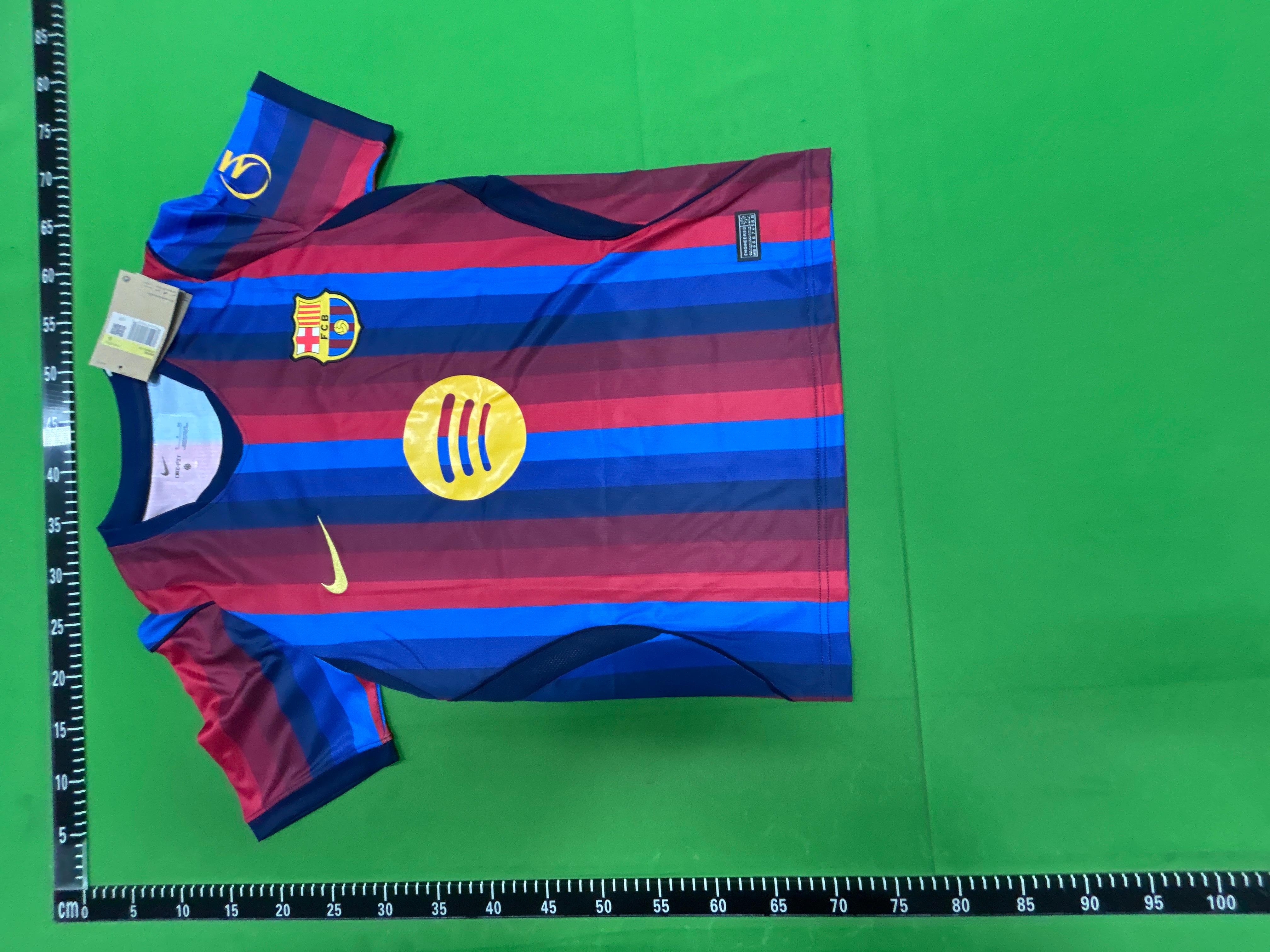 Foto QC 7 de Kobe Bryant x Nike x FC Barcelona 2026/27 Away Jersey Field Purple/Metallic Gold