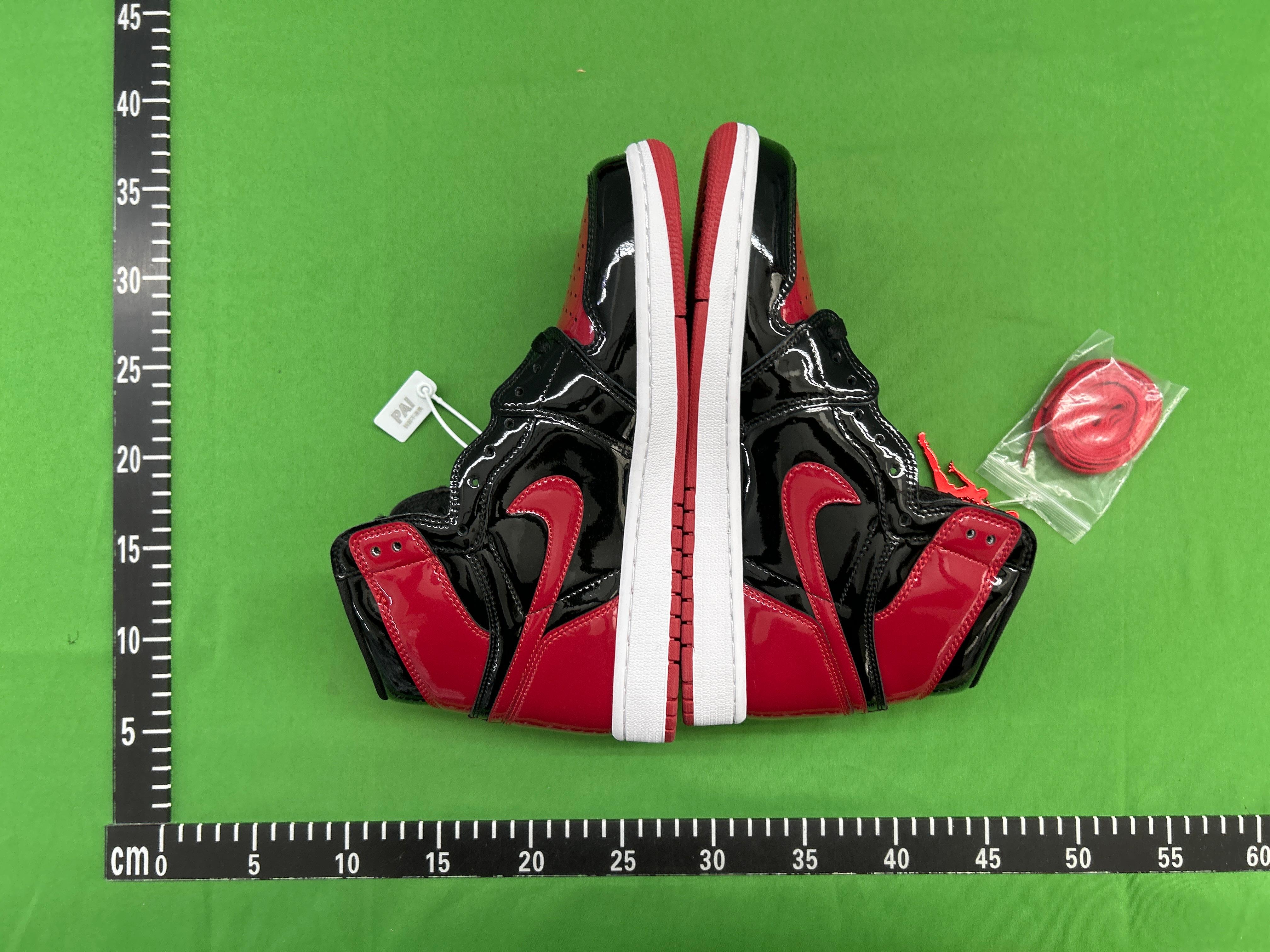 Foto QC 4 de Jordan 1 Retro High OG Reverse Shattered Backboard 555088-113