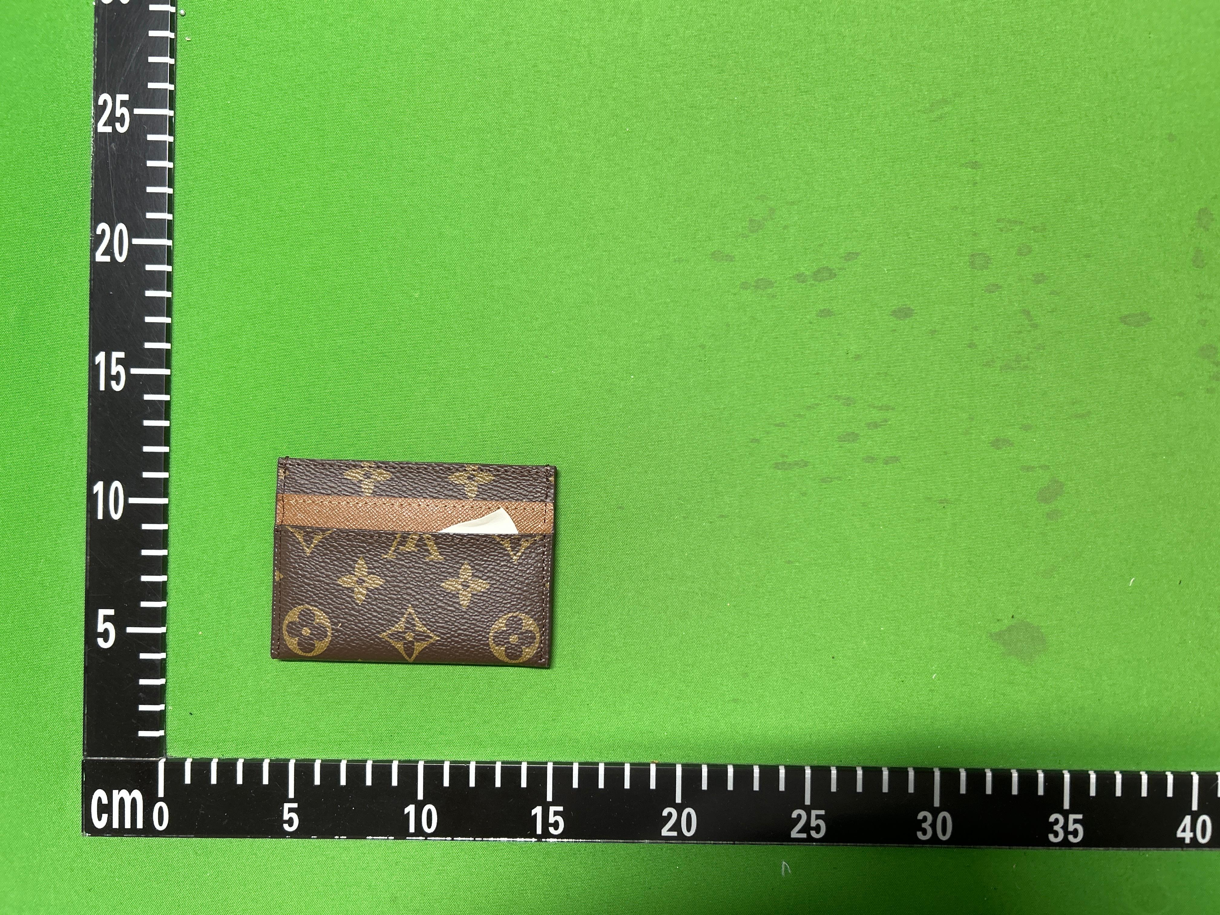 Foto QC 5 de Louis Vuitton Double Card Holder Taiga Leather Black