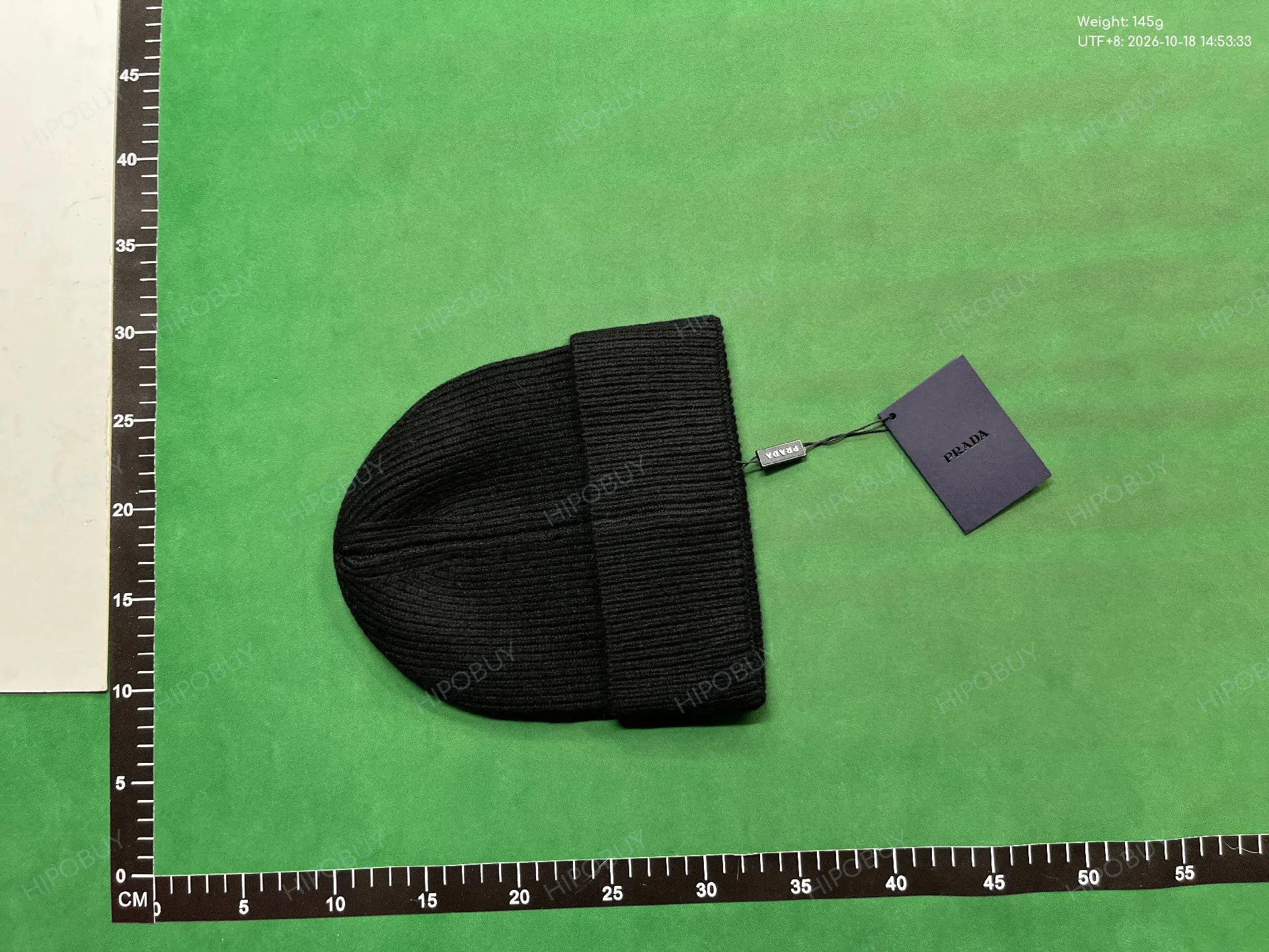 Foto QC 2 de Prada Triangle Logo Beanie Beige