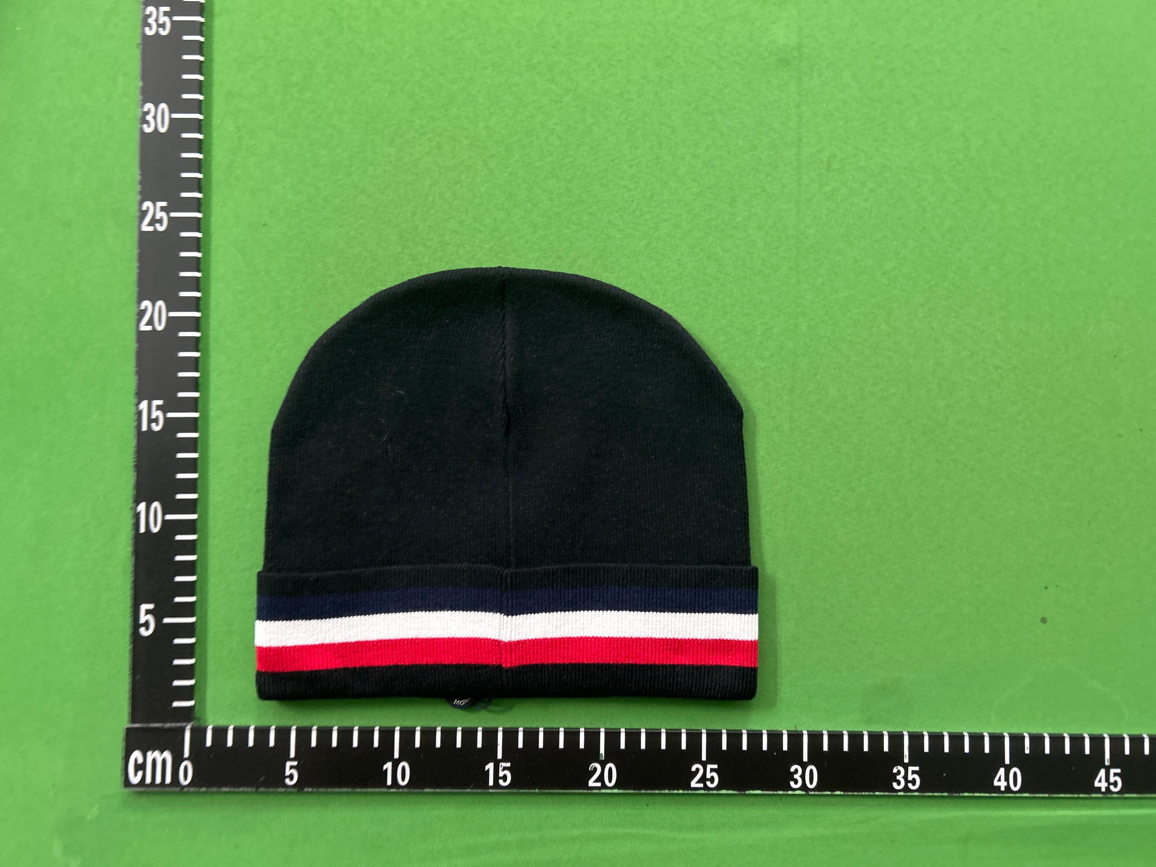 Foto QC 5 de Moncler Tricolor Stripe Beanie Beige