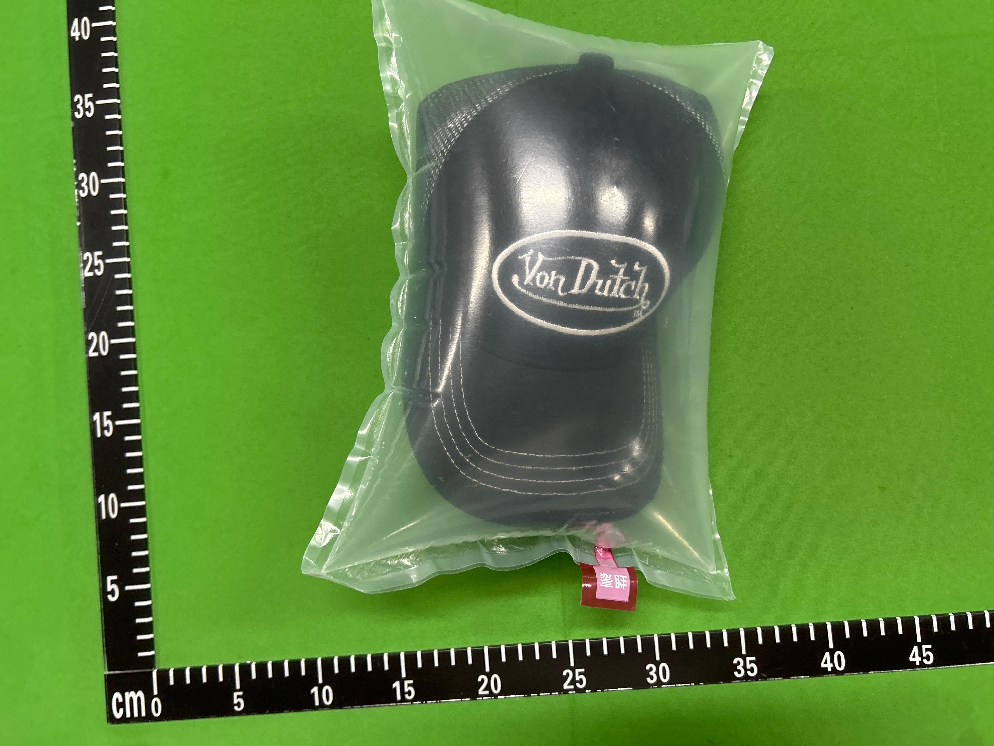 Foto QC 5 de Von Dutch Logo Trucker Cap Black