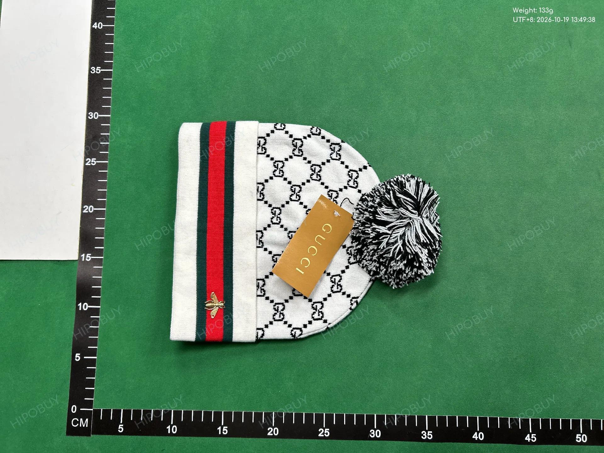 Foto QC 3 de Gucci GG Bee Beanie Red