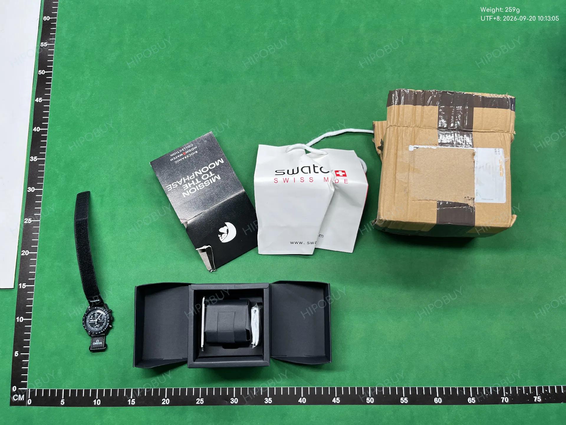 Foto QC 7 de Swatch x Omega Bioceramic Moonswatch Mission to Neptune SO33N100