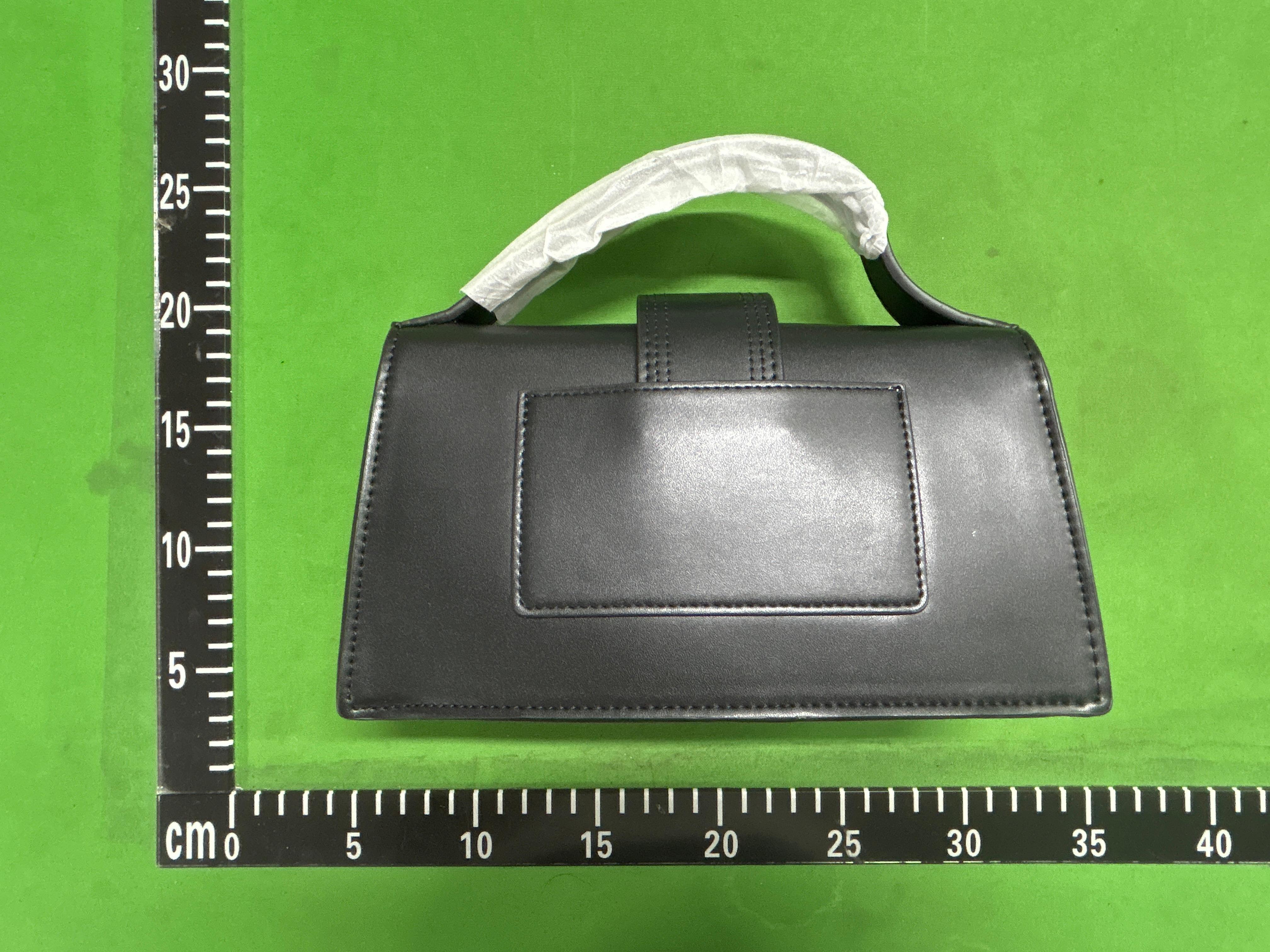 Foto QC 7 de Jacquemus Le Bambino Pink Leather