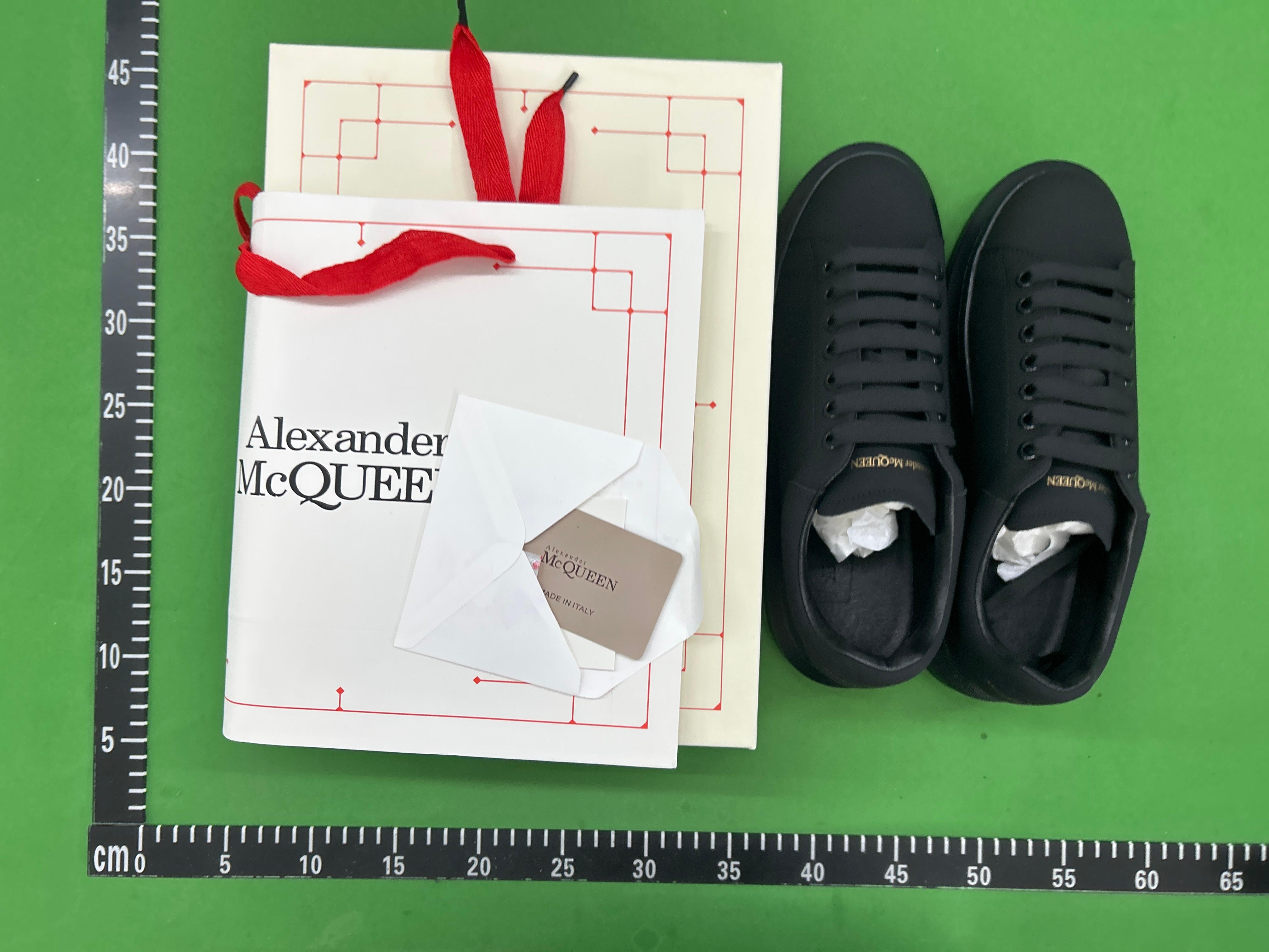 Foto QC 3 de Alexander McQueen Oversized Low Black White Graffiti