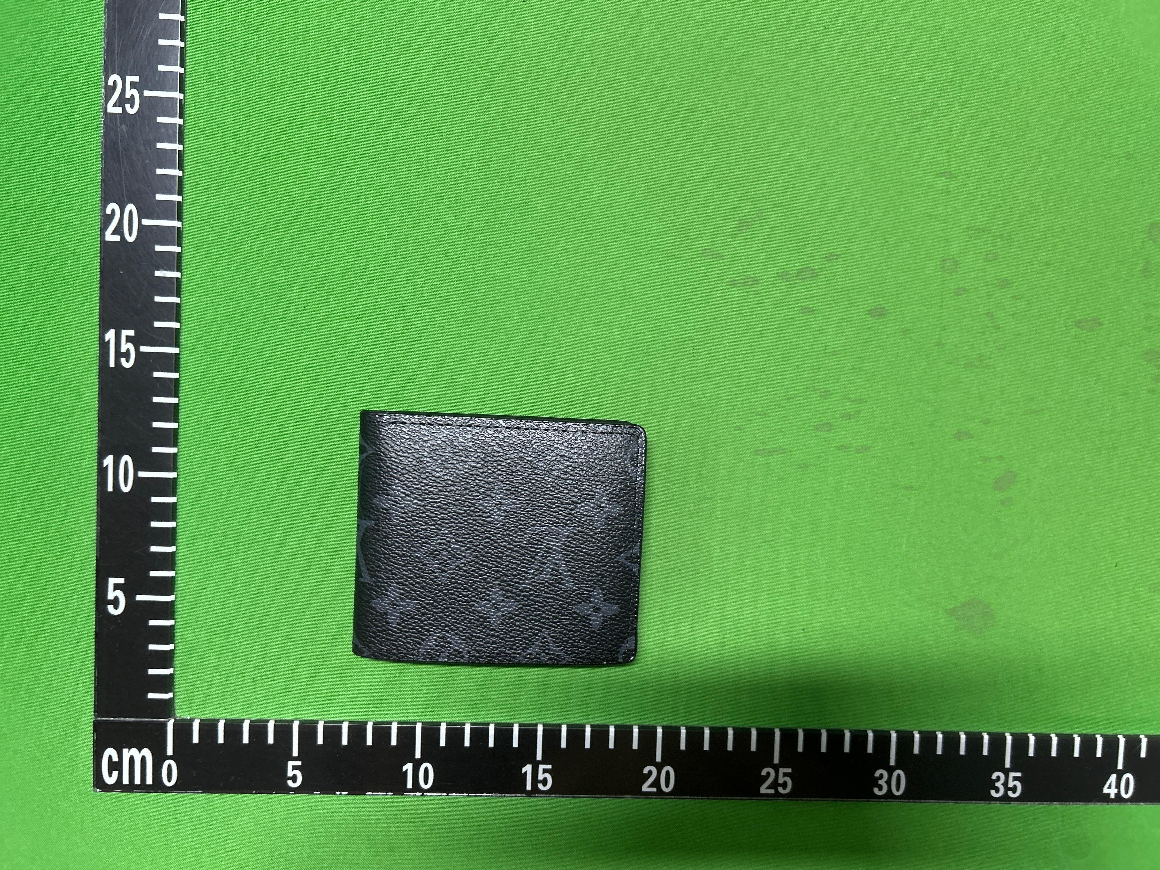 Foto QC 6 de Louis Vuitton Multiple Wallet Monogram Shadow Black